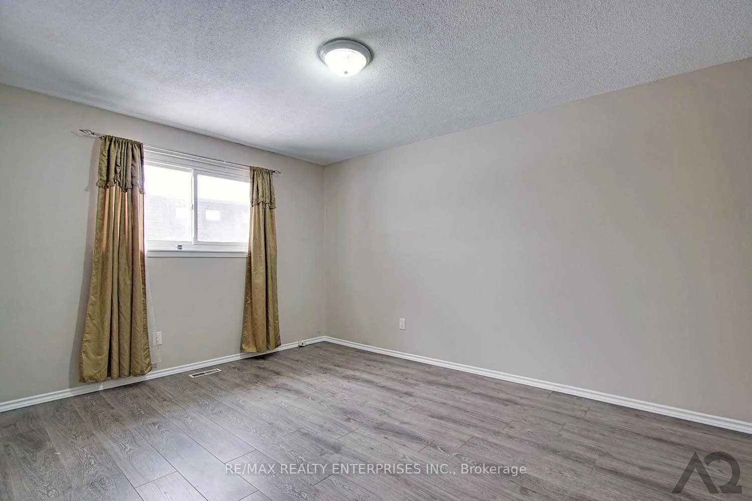 Photo 8 of Unit Upper L, 10 Doncaster Drive, Brampton, Southgate — HOMEH