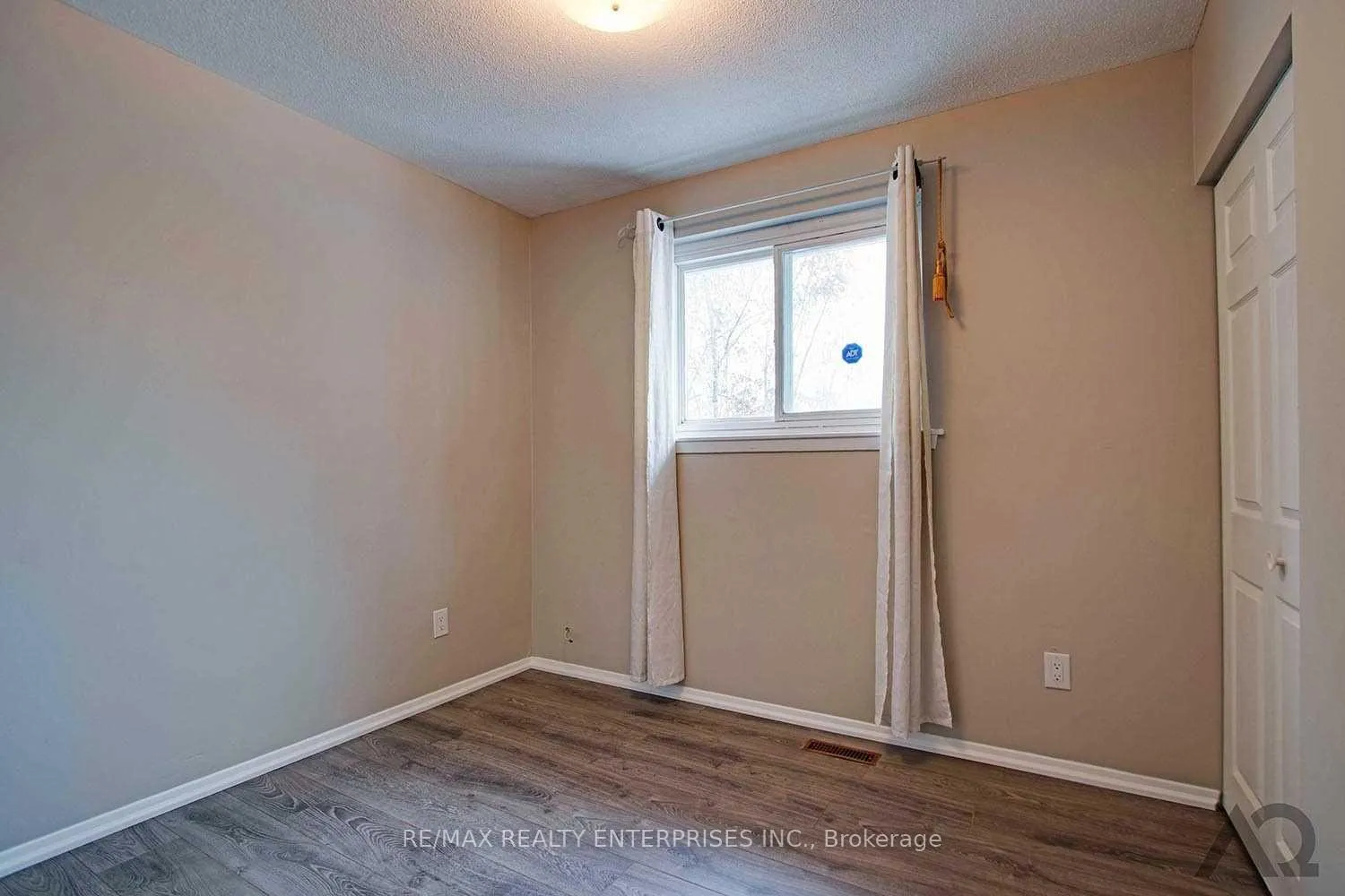 Photo 10 of Unit Upper L, 10 Doncaster Drive, Brampton, Southgate — HOMEH