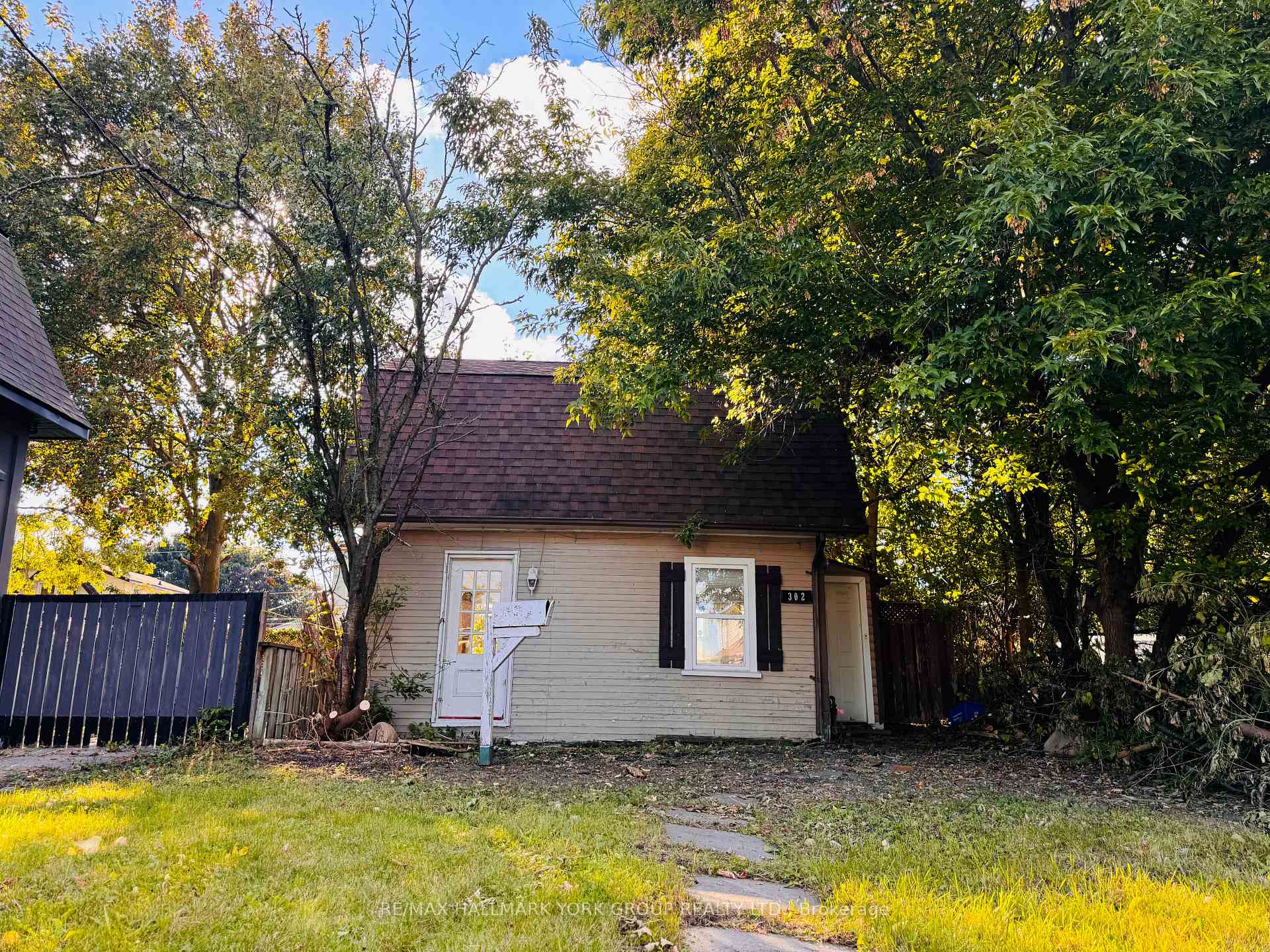 Photo 3 of 302 French Street, Oshawa, O'Neill — HOMEH