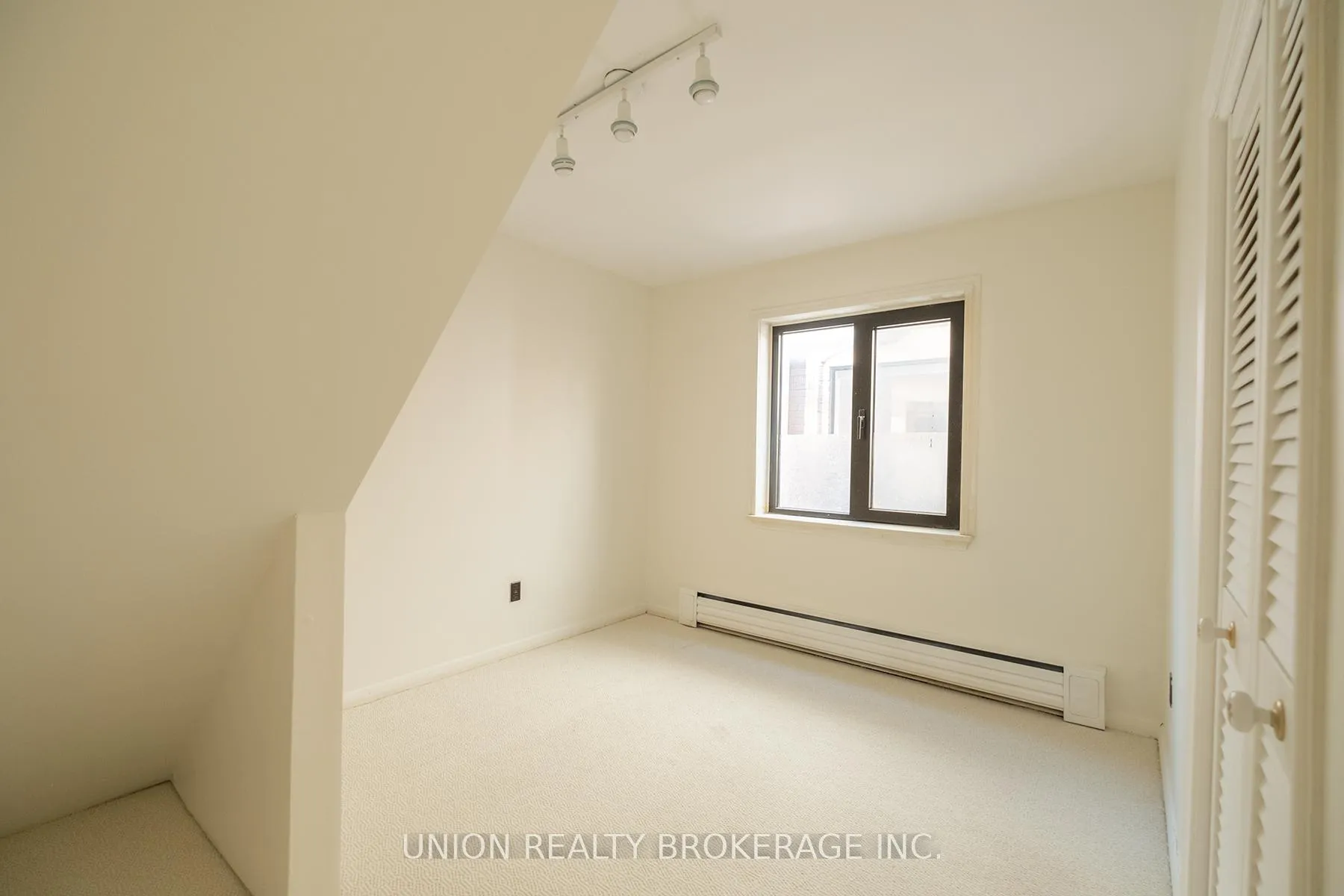 Photo 12 of Unit 2nd, 110 Hubbard Boulevard, Toronto, The Beaches — HOMEH