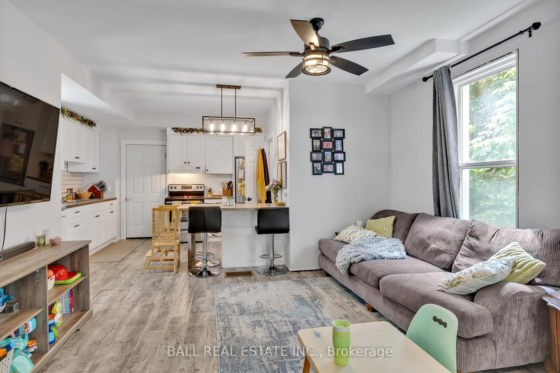 Photo 9 of 576 Bethune Street, Peterborough, Town Ward 3 — HOMEH