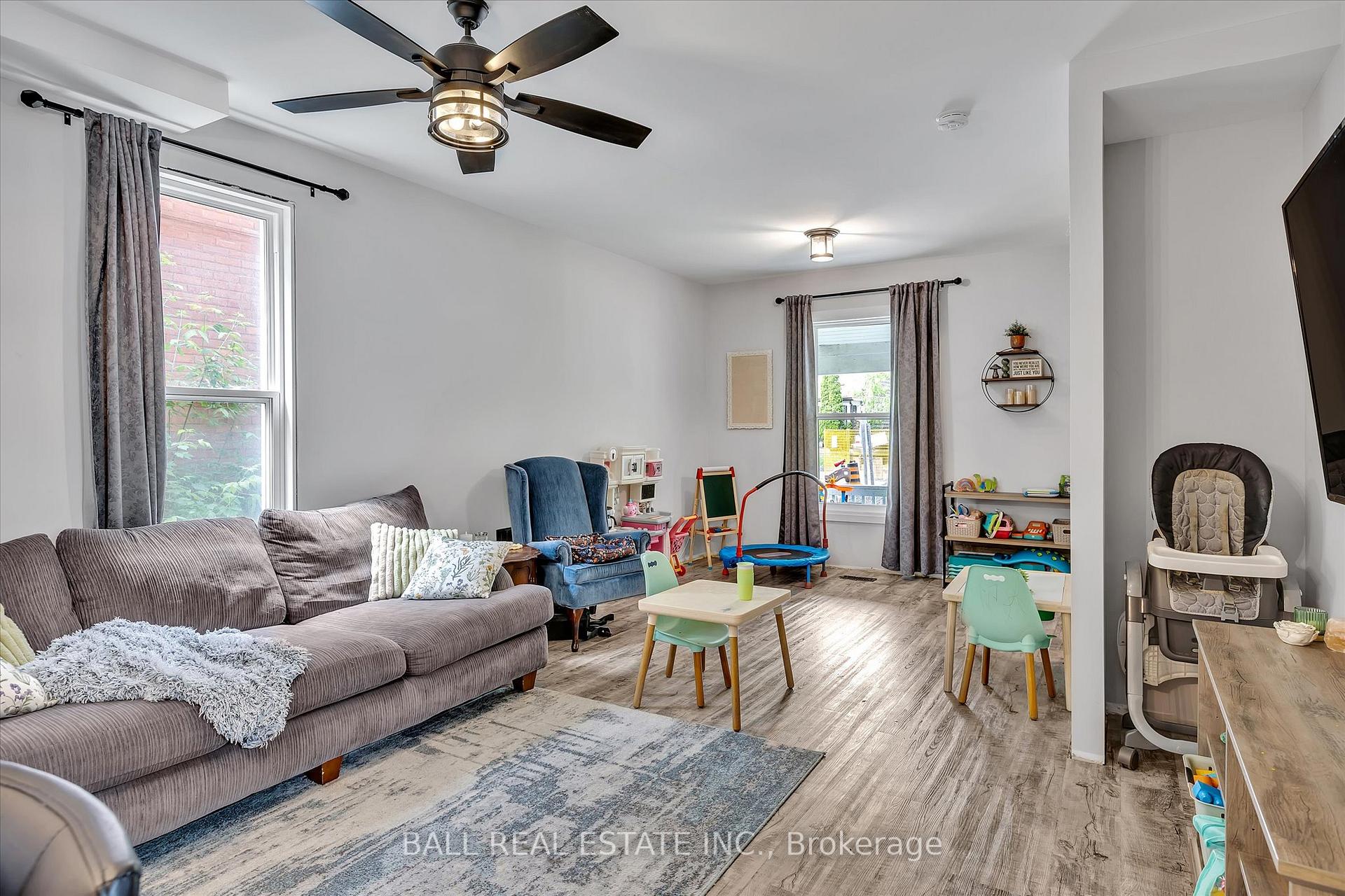 Photo 10 of 576 Bethune Street, Peterborough, Town Ward 3 — HOMEH