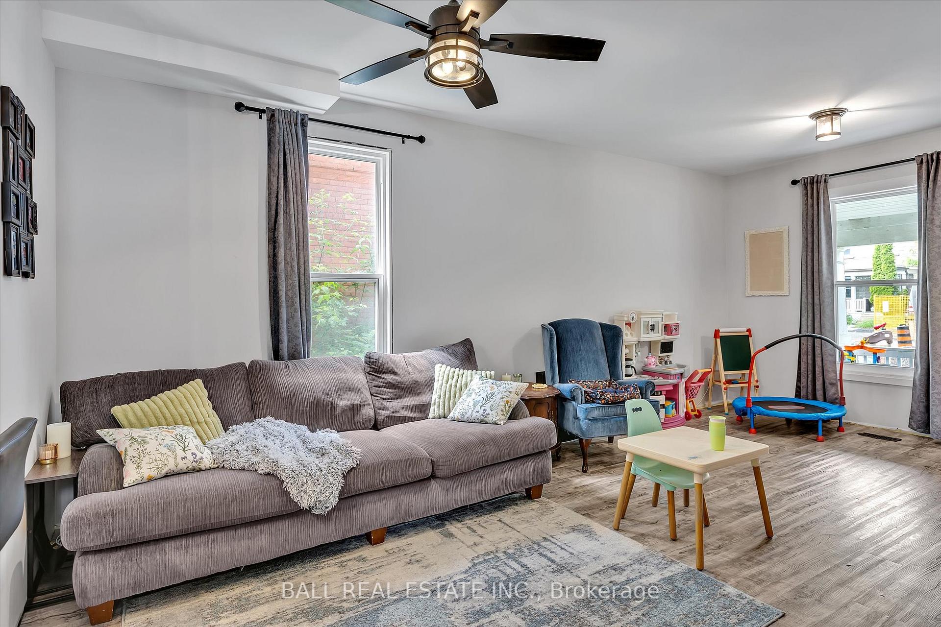 Photo 11 of 576 Bethune Street, Peterborough, Town Ward 3 — HOMEH