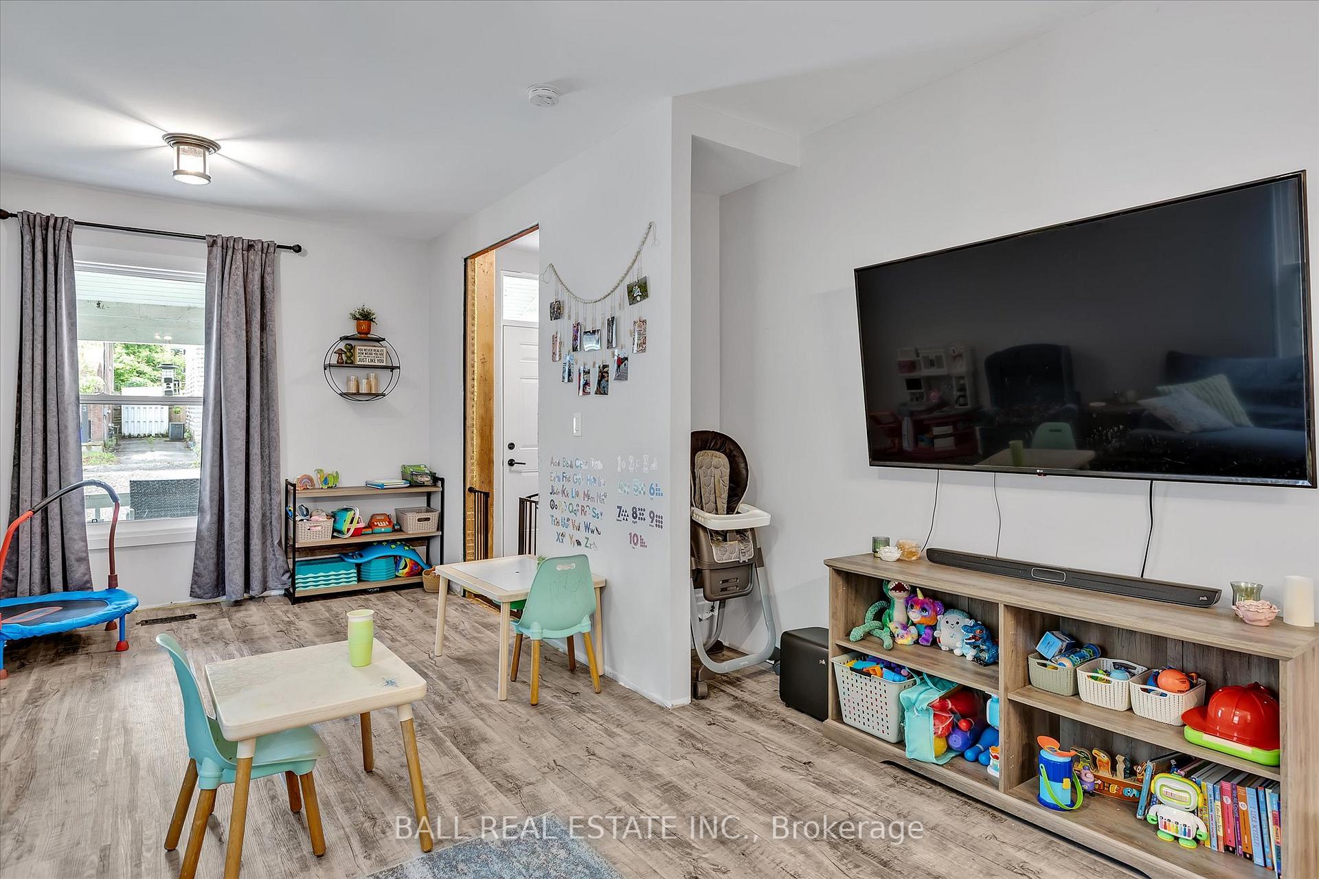 Photo 12 of 576 Bethune Street, Peterborough, Town Ward 3 — HOMEH