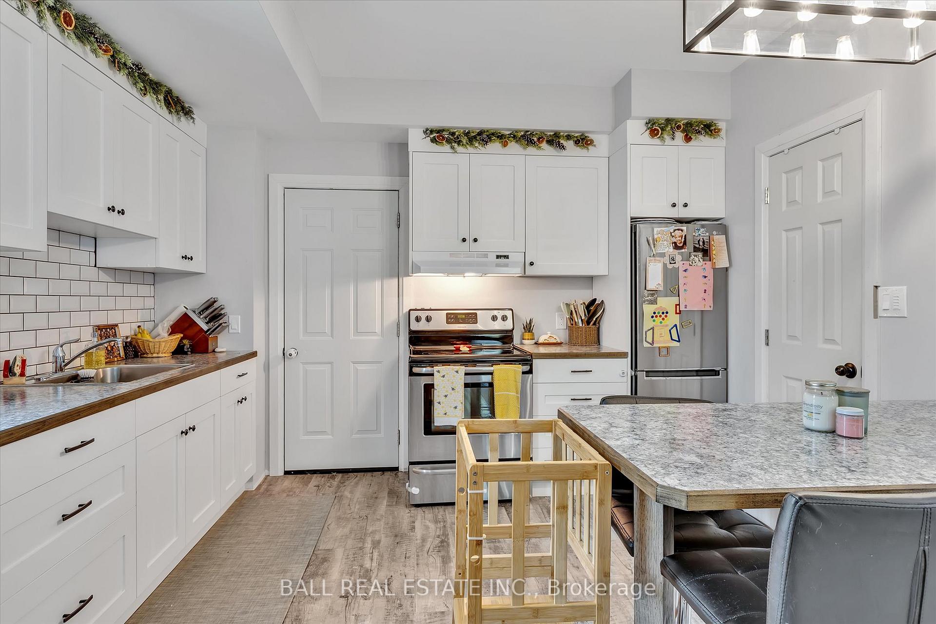 Photo 13 of 576 Bethune Street, Peterborough, Town Ward 3 — HOMEH