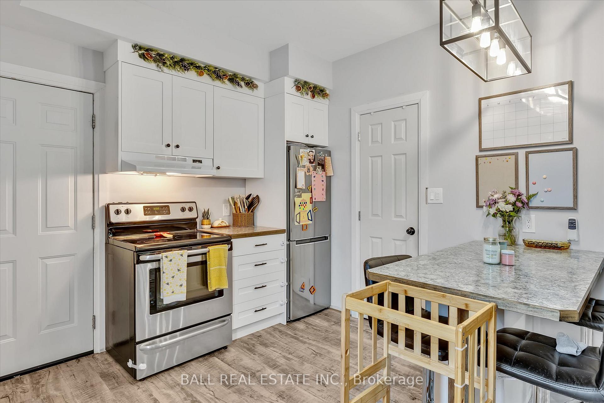 Photo 15 of 576 Bethune Street, Peterborough, Town Ward 3 — HOMEH