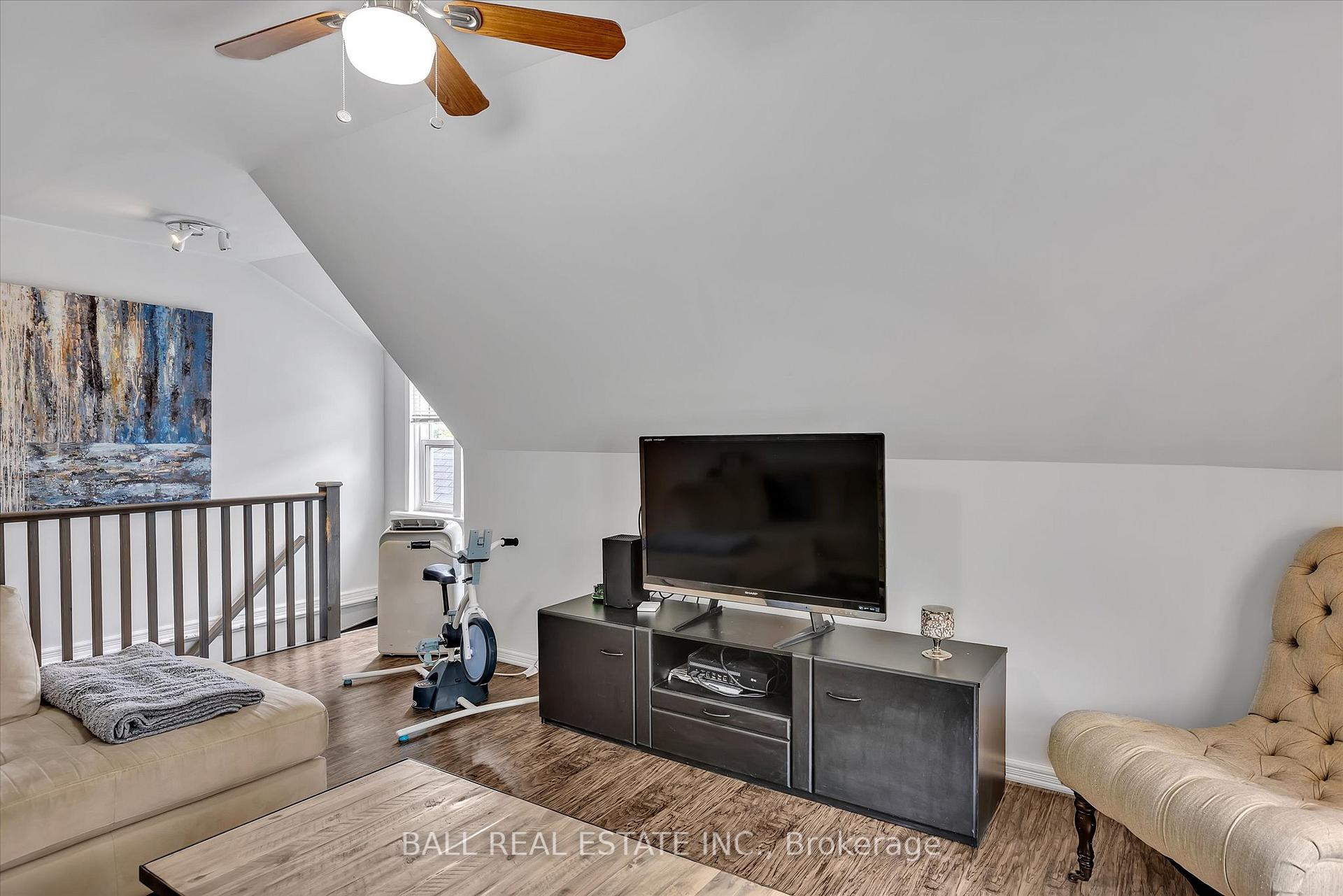 Photo 37 of 576 Bethune Street, Peterborough, Town Ward 3 — HOMEH