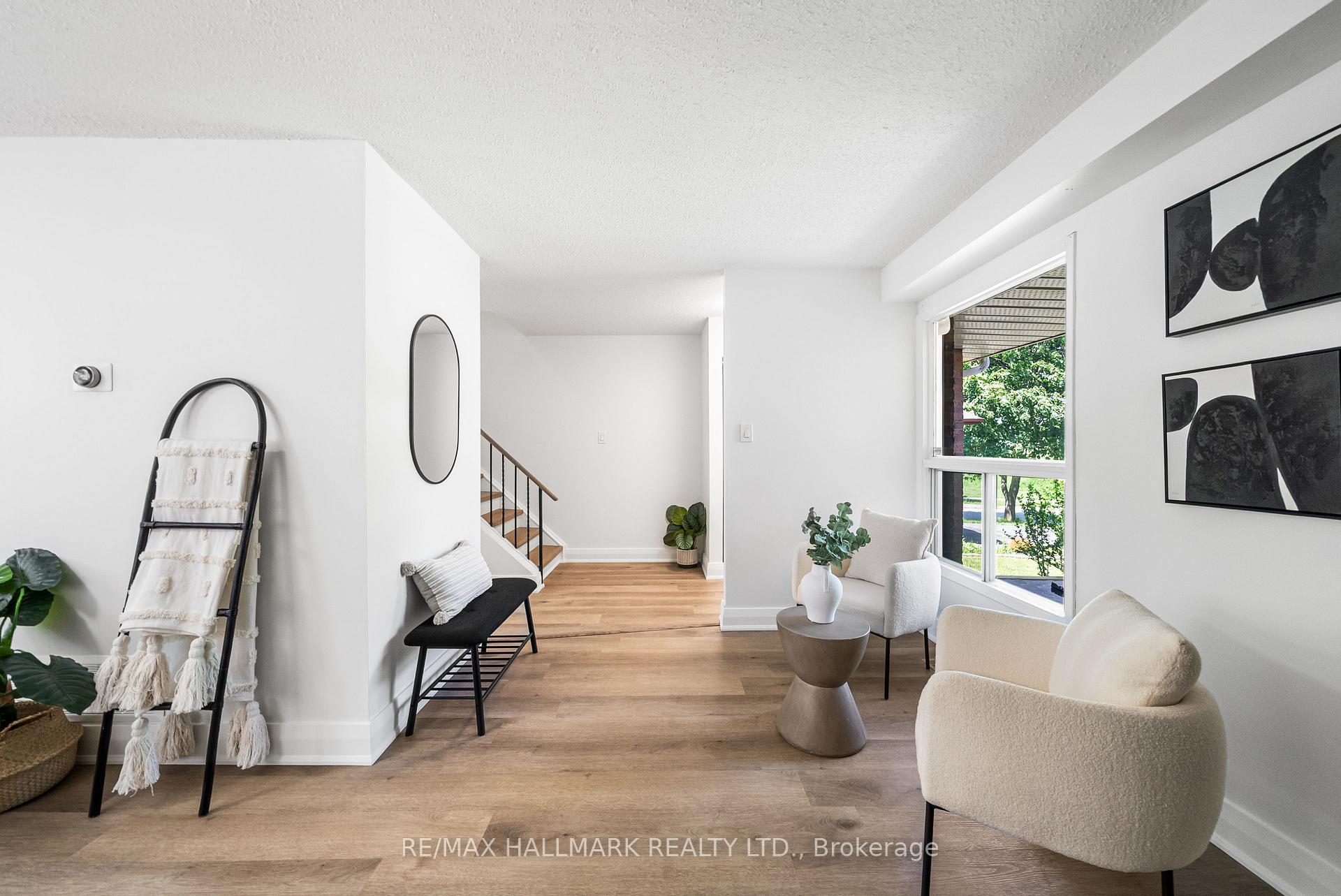 Photo 4 of 32 Woodward Crescent, Ajax, Central — HOMEH