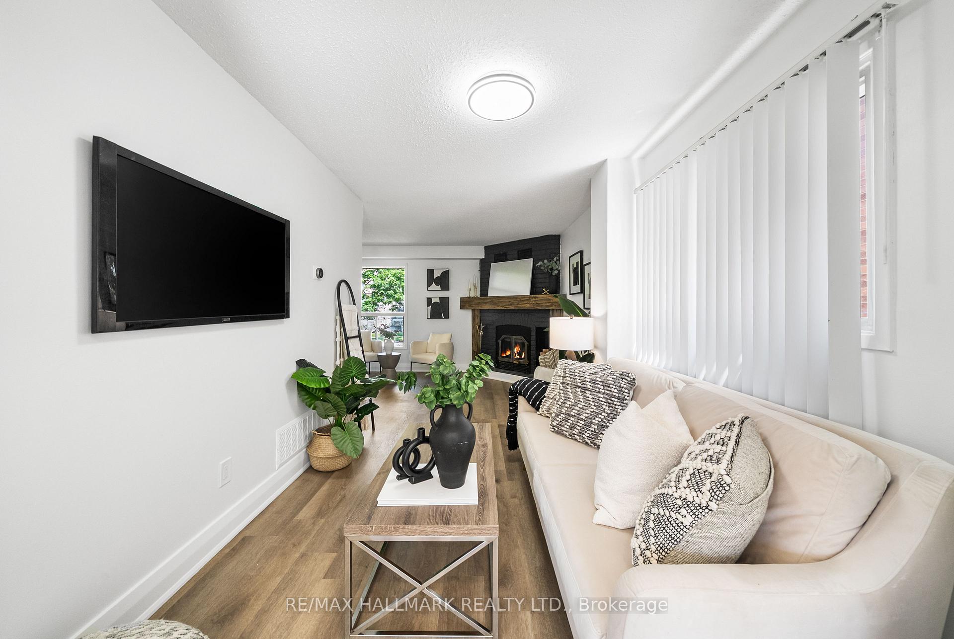 Photo 5 of 32 Woodward Crescent, Ajax, Central — HOMEH