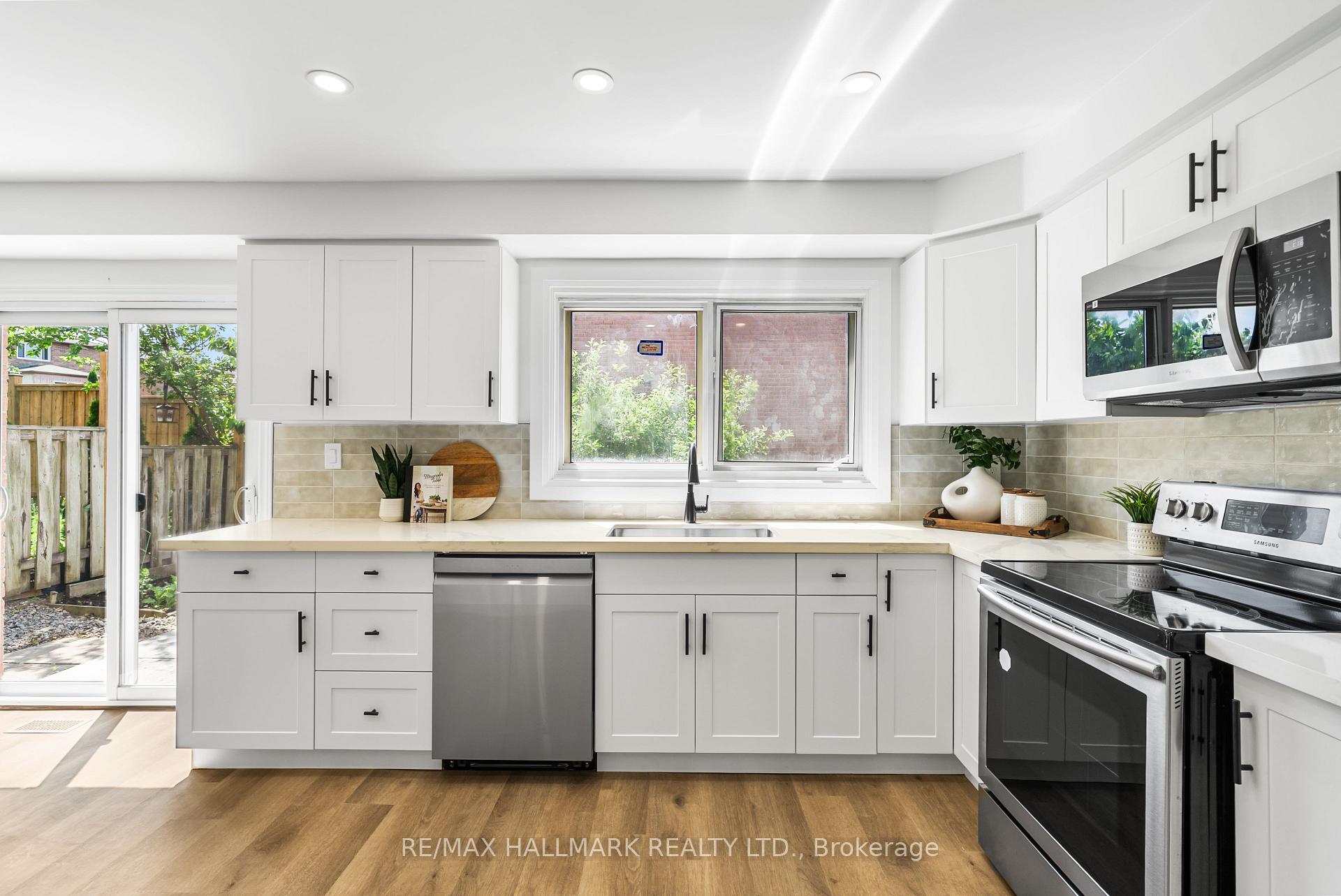 Photo 7 of 32 Woodward Crescent, Ajax, Central — HOMEH
