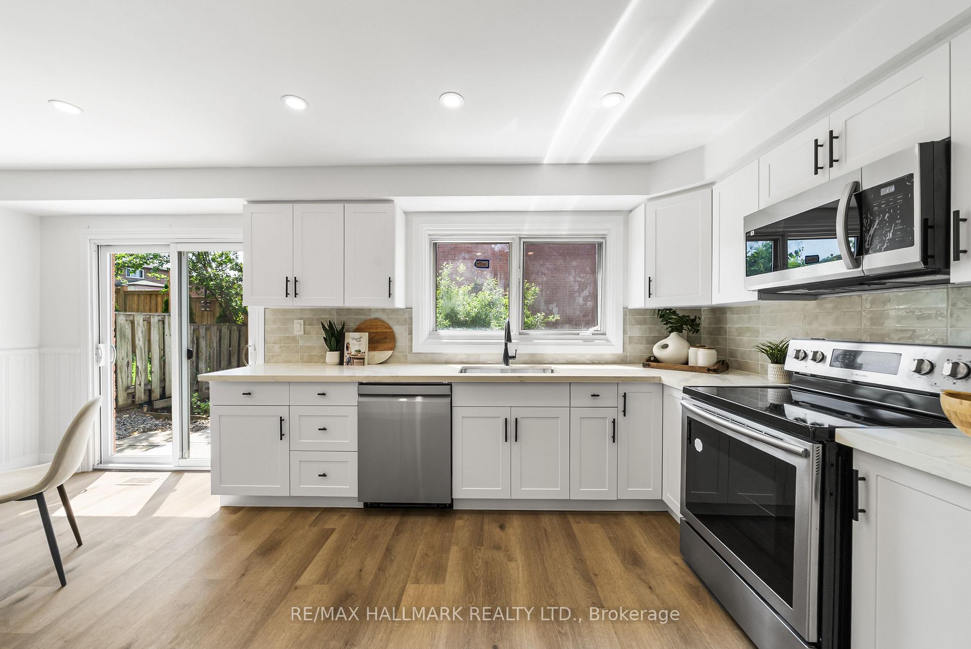Photo 11 of 32 Woodward Crescent, Ajax, Central — HOMEH