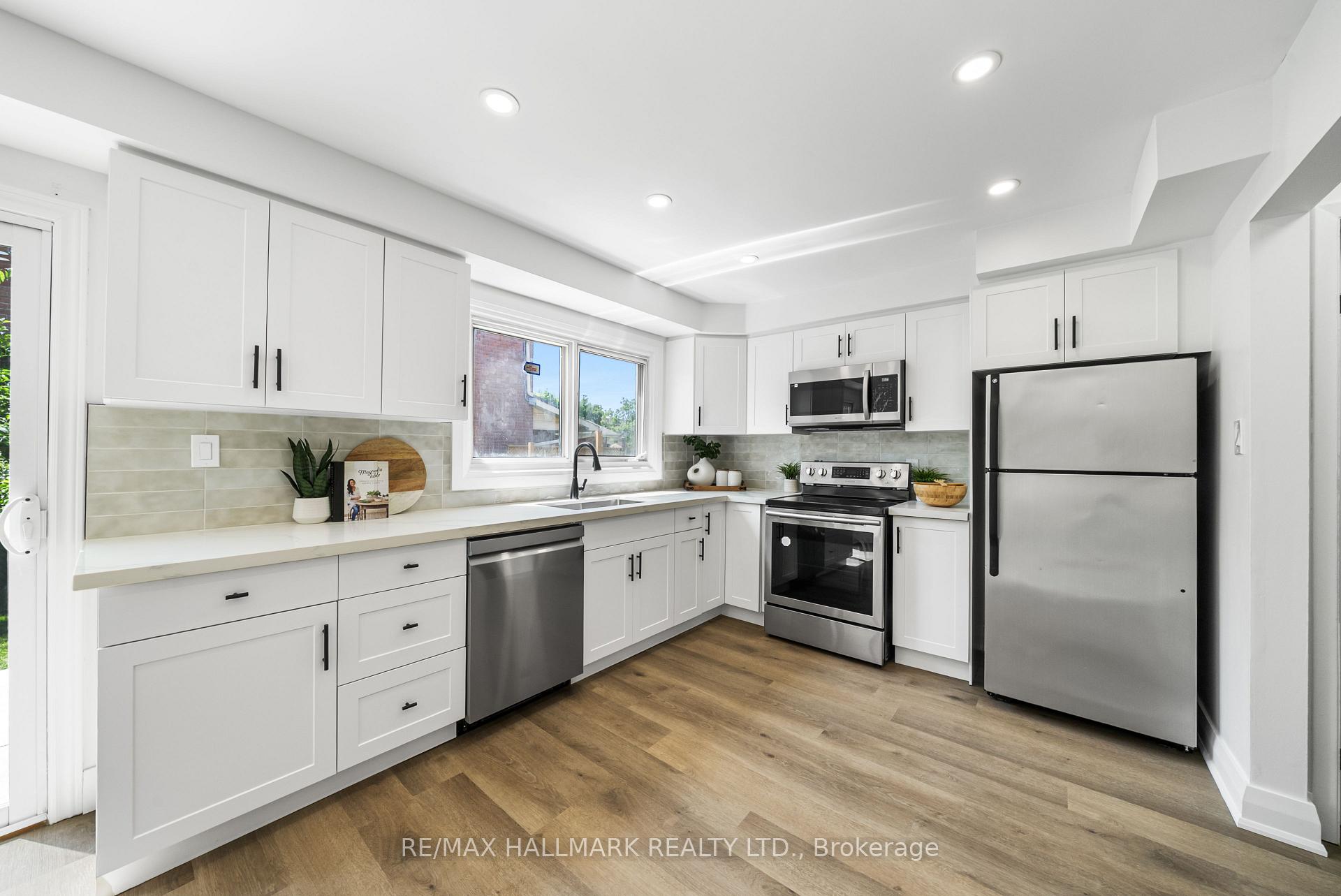 Photo 10 of 32 Woodward Crescent, Ajax, Central — HOMEH