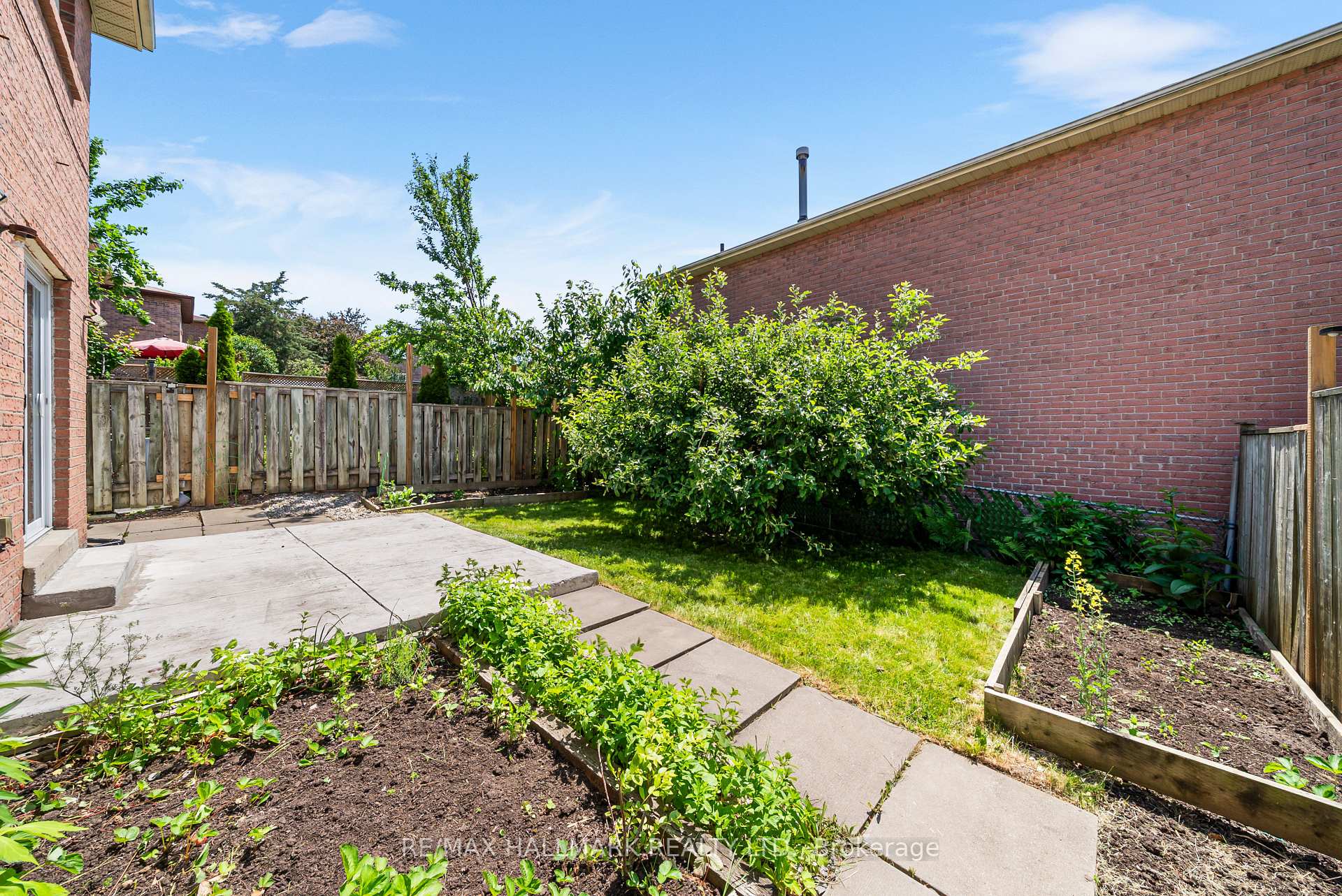 Photo 37 of 32 Woodward Crescent, Ajax, Central — HOMEH