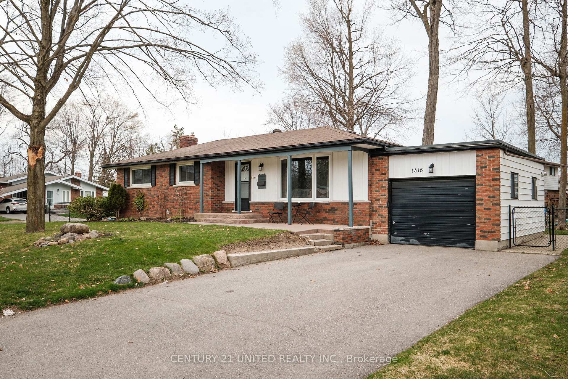 Photo 1 of 1316 Bathurst Street, Peterborough, Northcrest Ward 5 — HOMEH