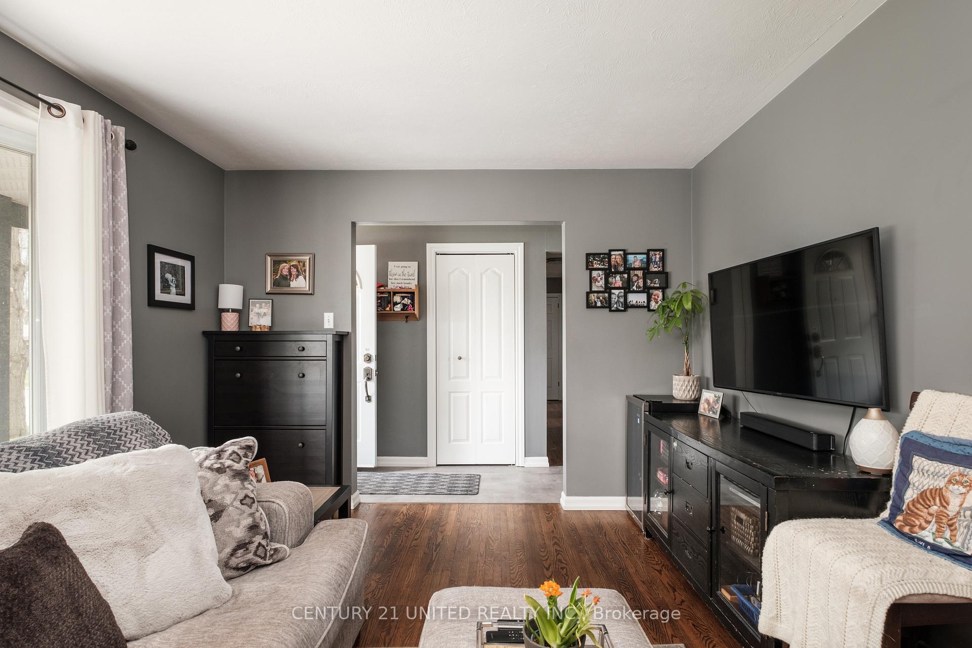 Photo 3 of 1316 Bathurst Street, Peterborough, Northcrest Ward 5 — HOMEH