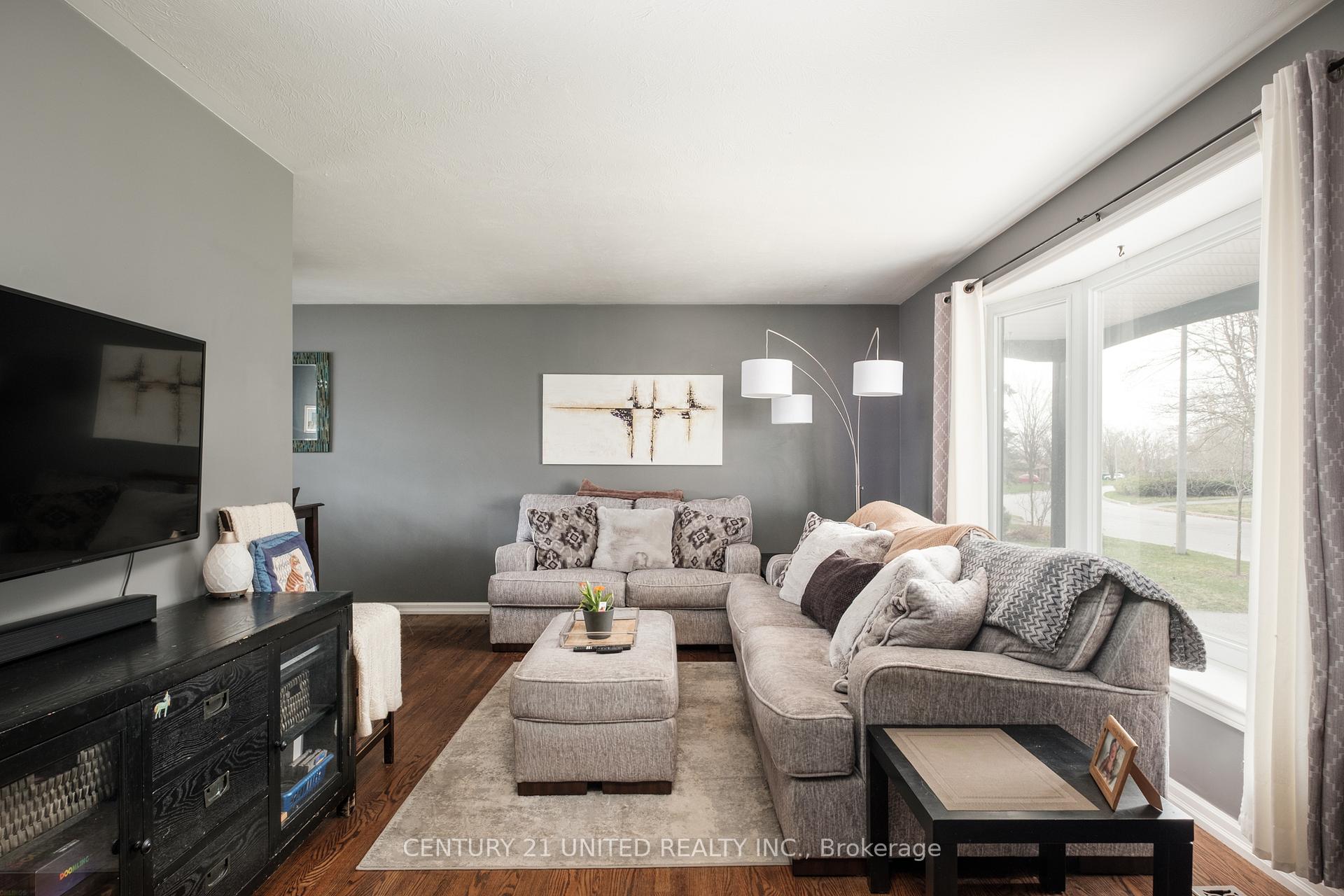 Photo 4 of 1316 Bathurst Street, Peterborough, Northcrest Ward 5 — HOMEH