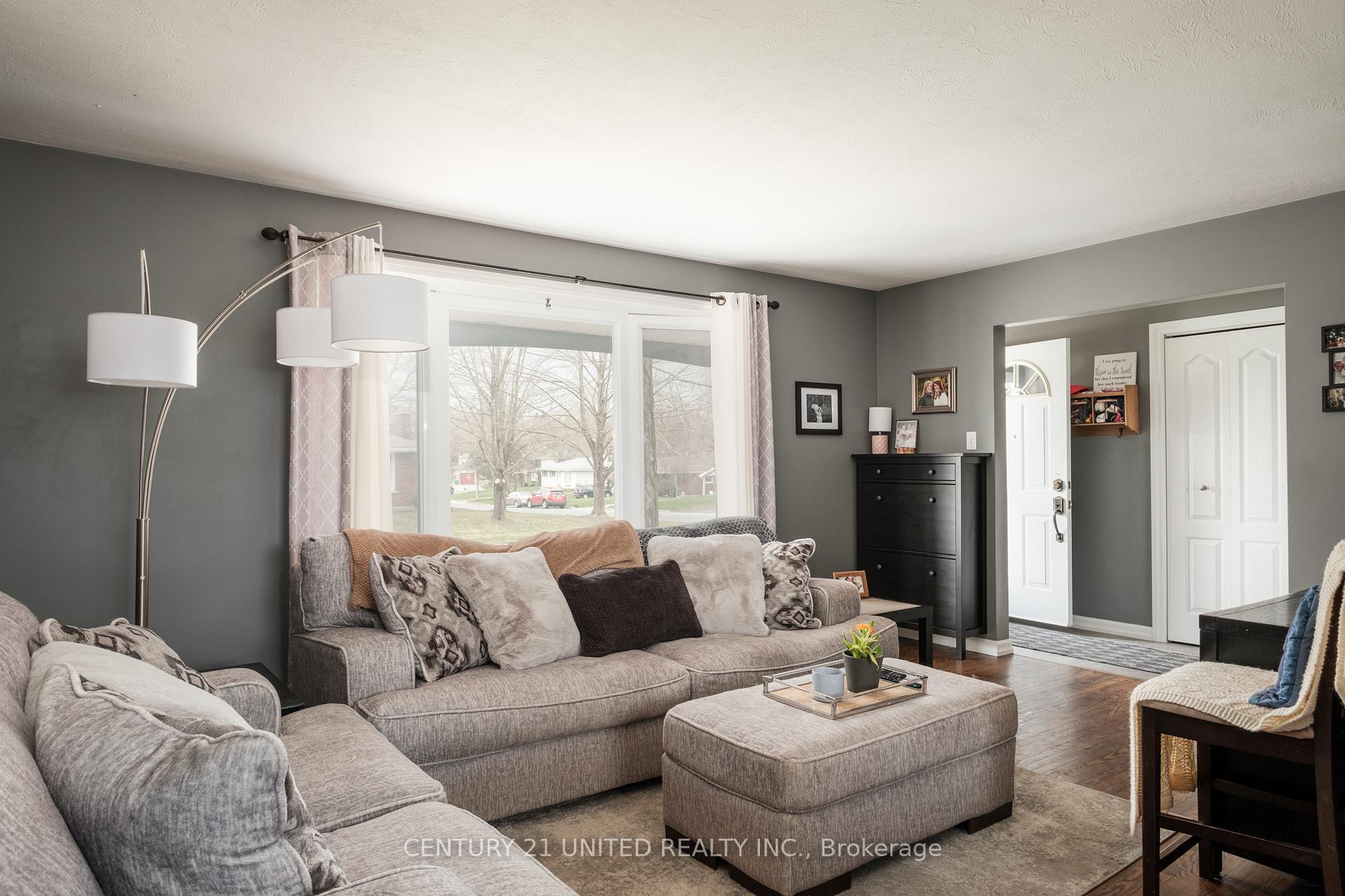 Photo 6 of 1316 Bathurst Street, Peterborough, Northcrest Ward 5 — HOMEH