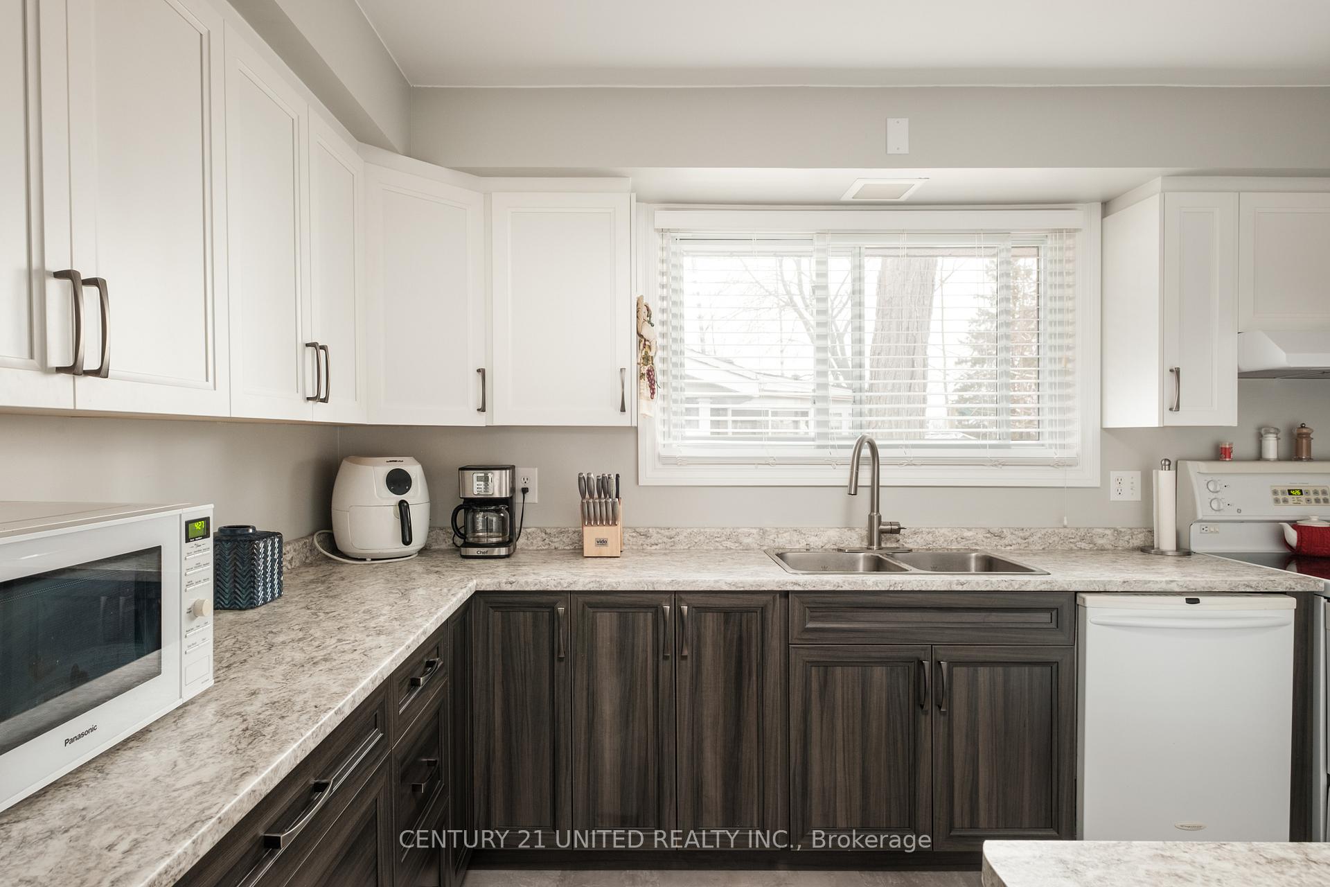 Photo 10 of 1316 Bathurst Street, Peterborough, Northcrest Ward 5 — HOMEH
