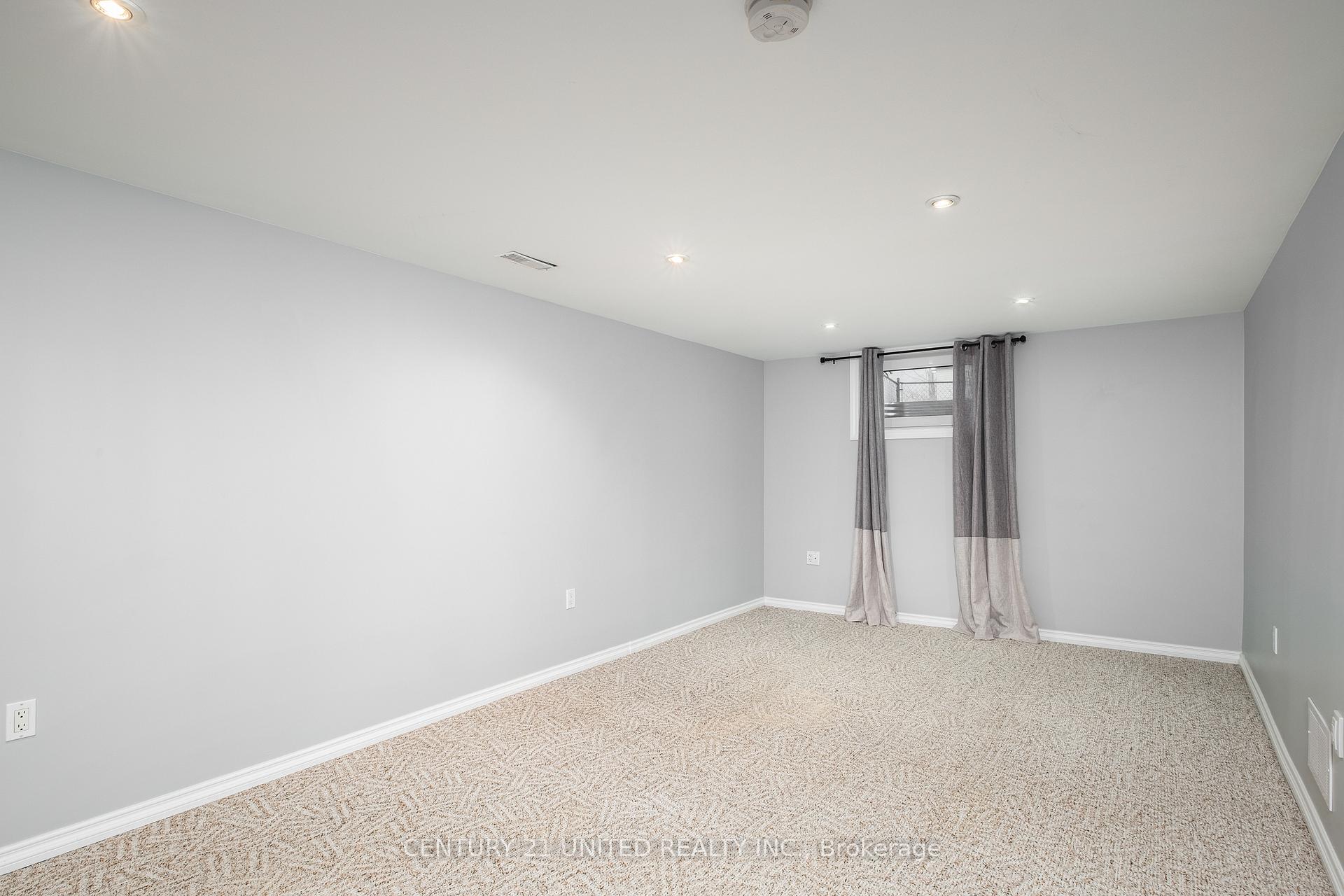 Photo 20 of 1316 Bathurst Street, Peterborough, Northcrest Ward 5 — HOMEH