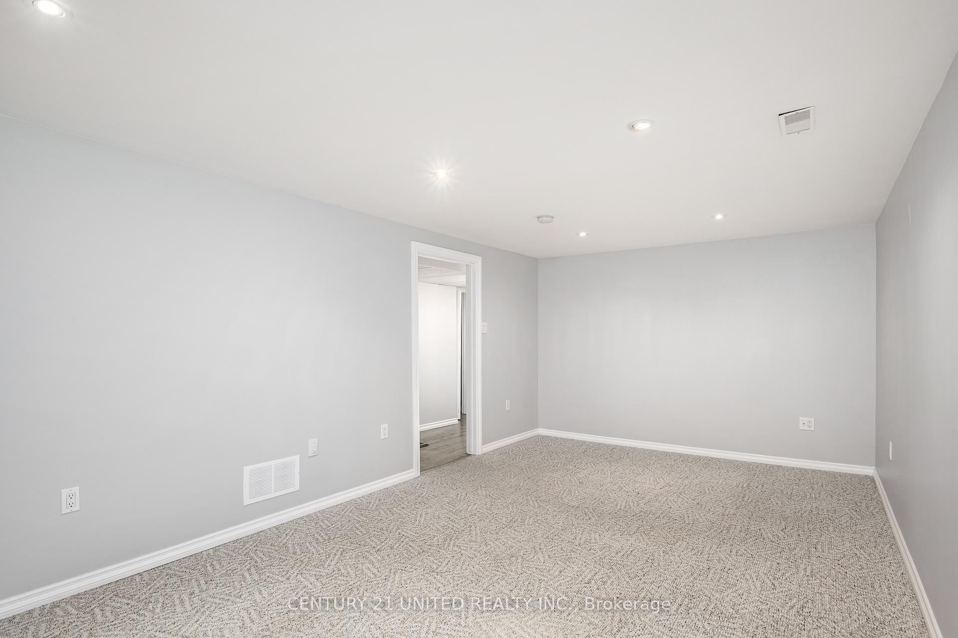 Photo 21 of 1316 Bathurst Street, Peterborough, Northcrest Ward 5 — HOMEH