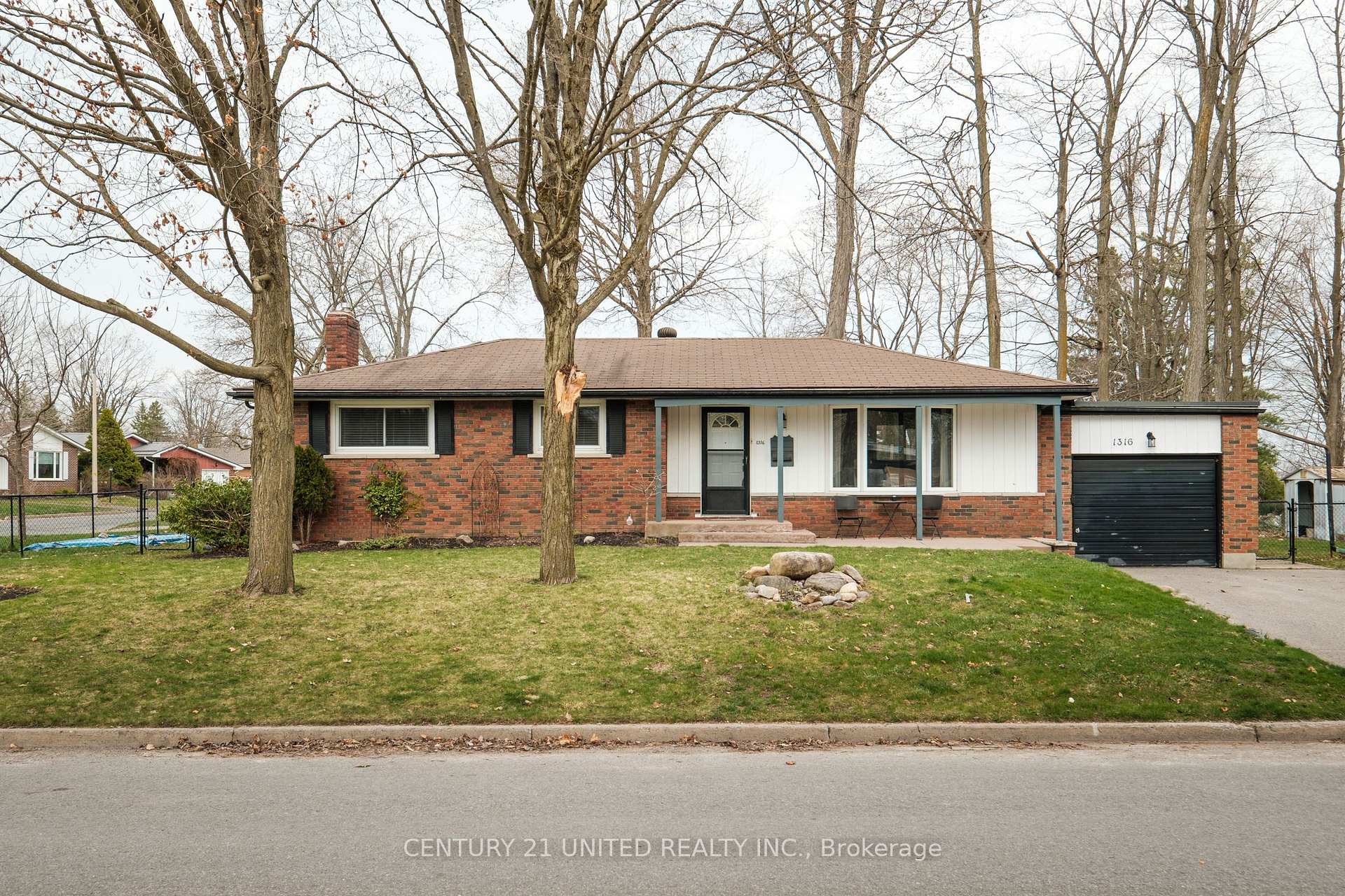 Photo 31 of 1316 Bathurst Street, Peterborough, Northcrest Ward 5 — HOMEH