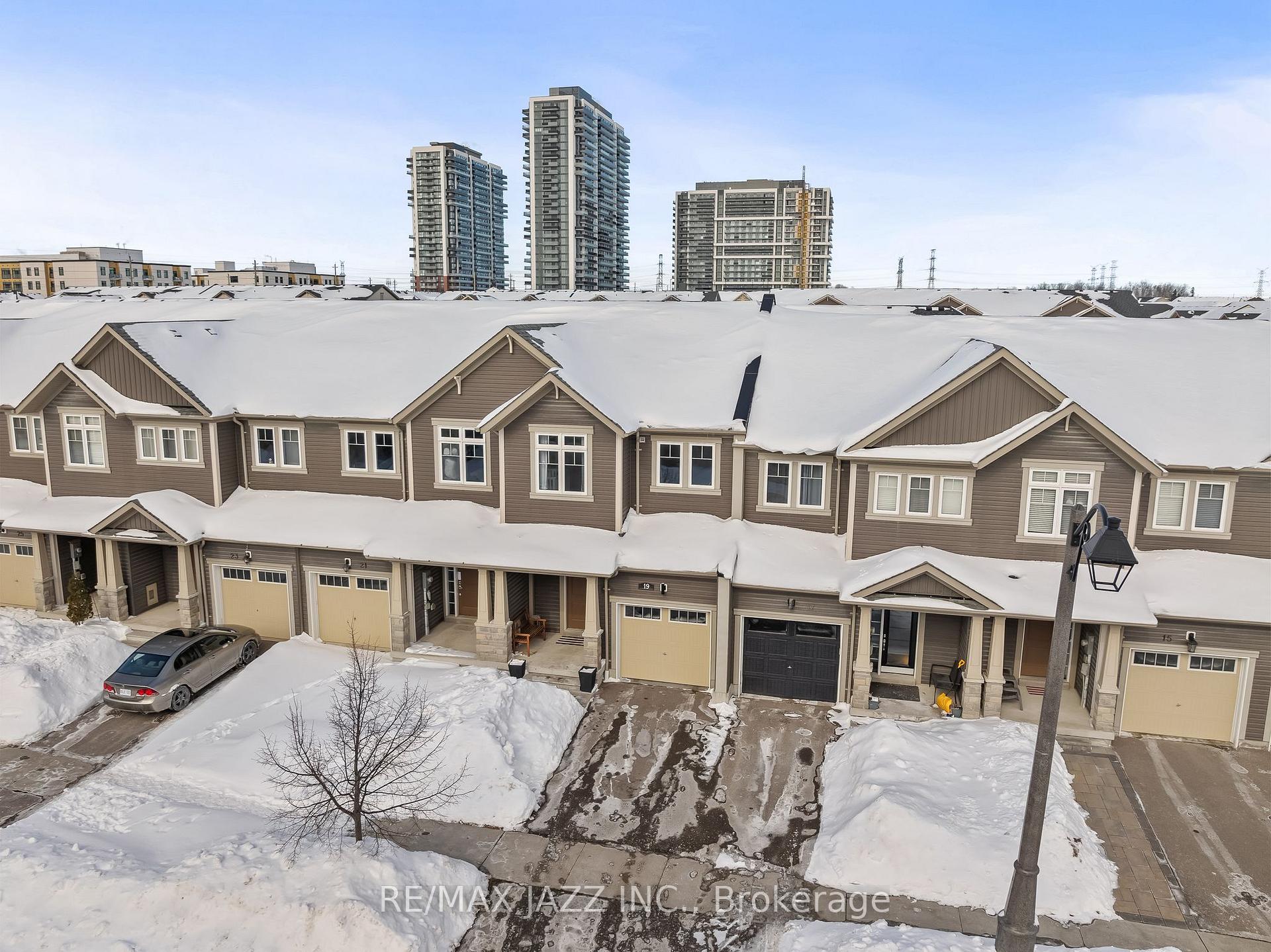 Photo 3 of 19 Tabaret Crescent, Oshawa, Windfields — HOMEH