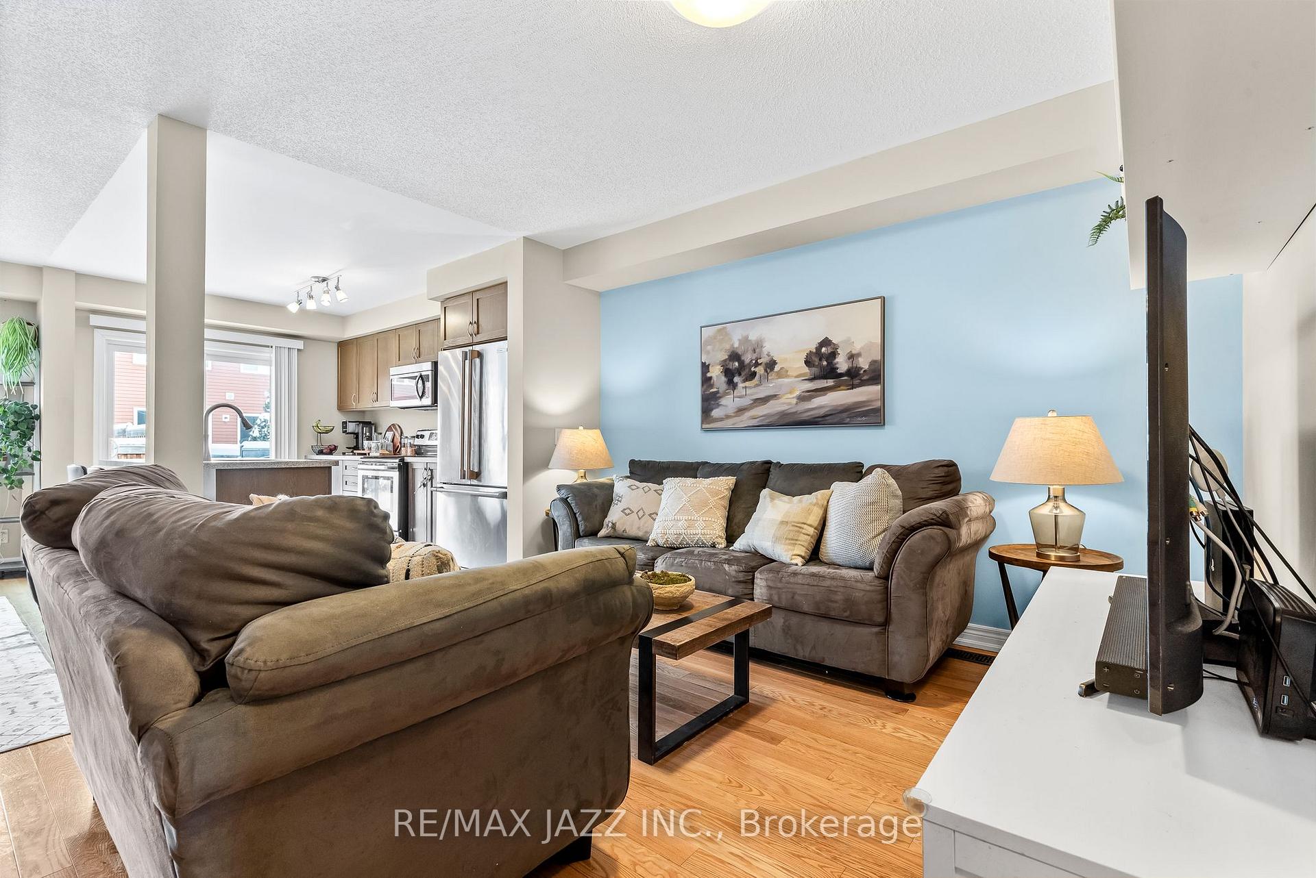 Photo 9 of 19 Tabaret Crescent, Oshawa, Windfields — HOMEH
