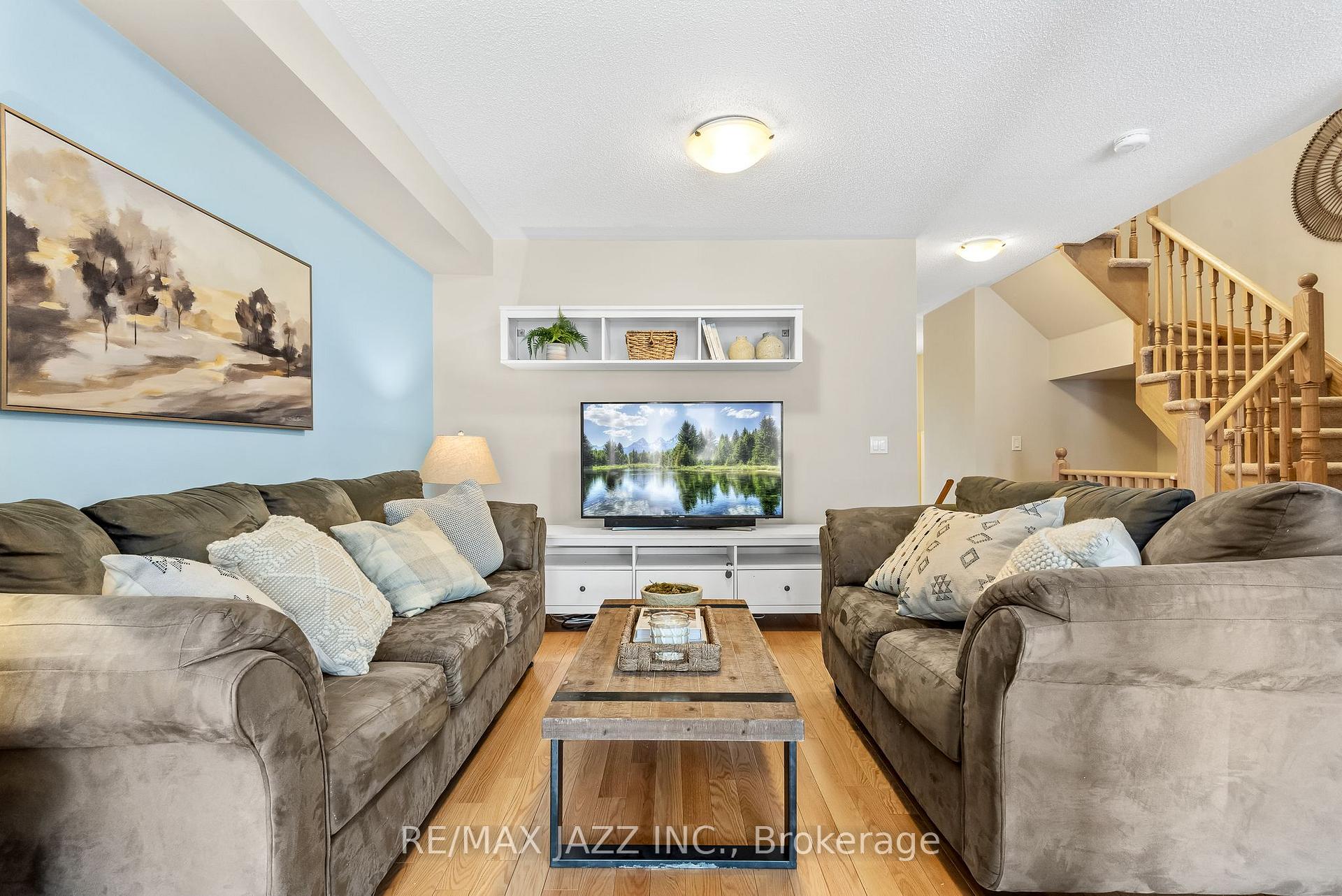Photo 10 of 19 Tabaret Crescent, Oshawa, Windfields — HOMEH