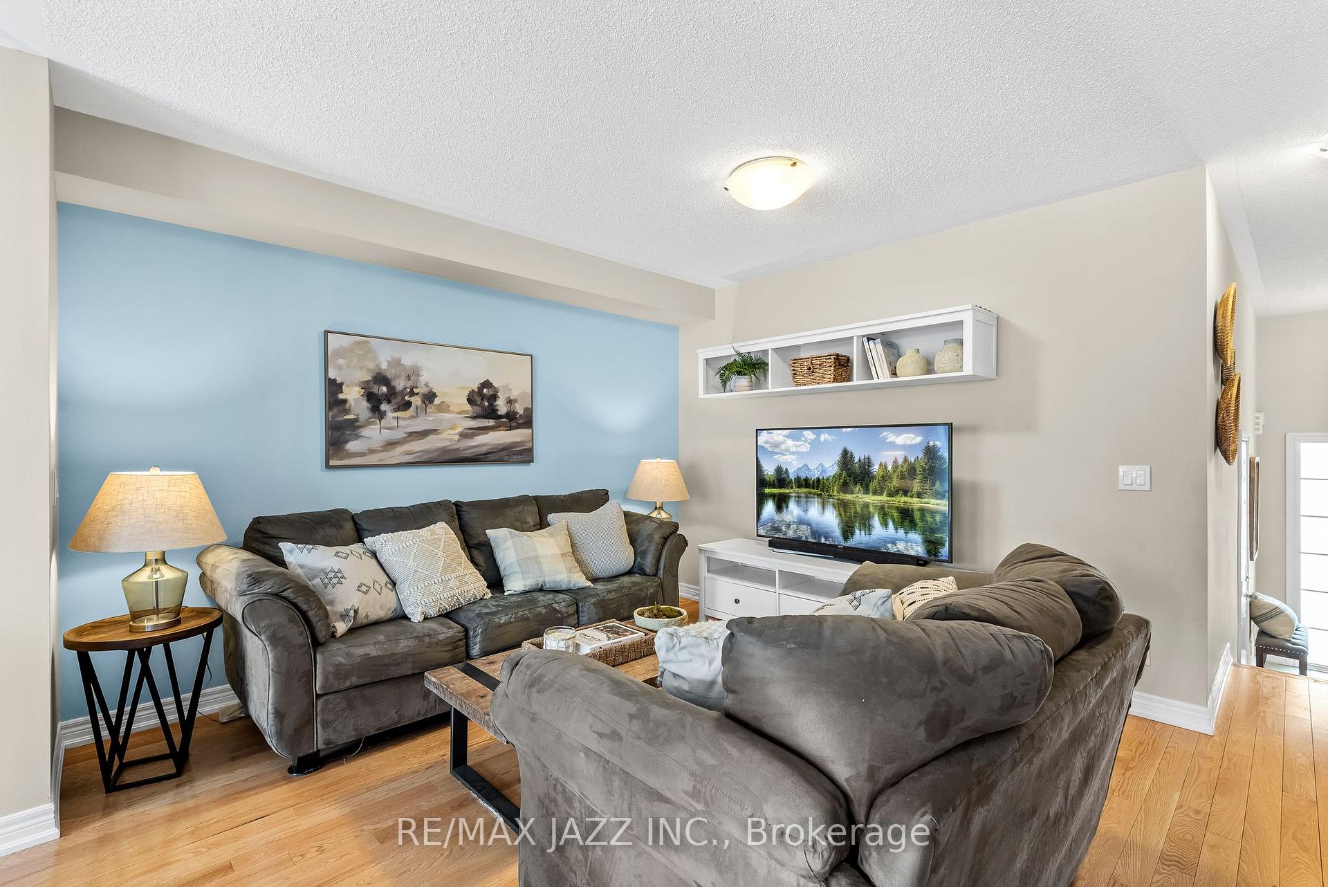 Photo 11 of 19 Tabaret Crescent, Oshawa, Windfields — HOMEH
