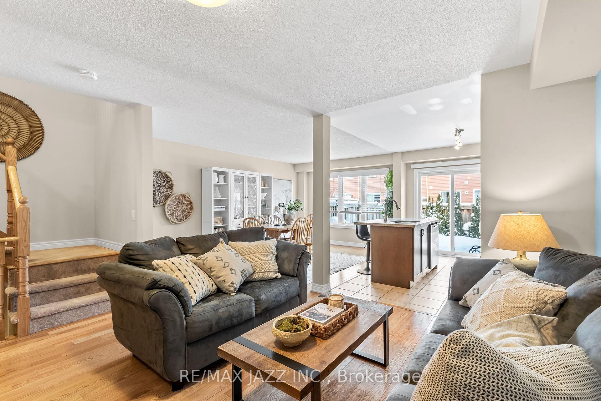 Photo 12 of 19 Tabaret Crescent, Oshawa, Windfields — HOMEH