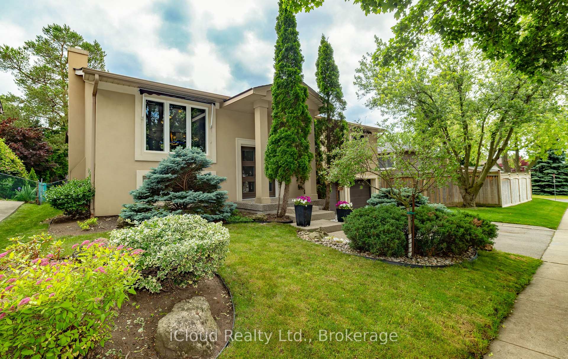 Front of 2183 Sandringham Drive