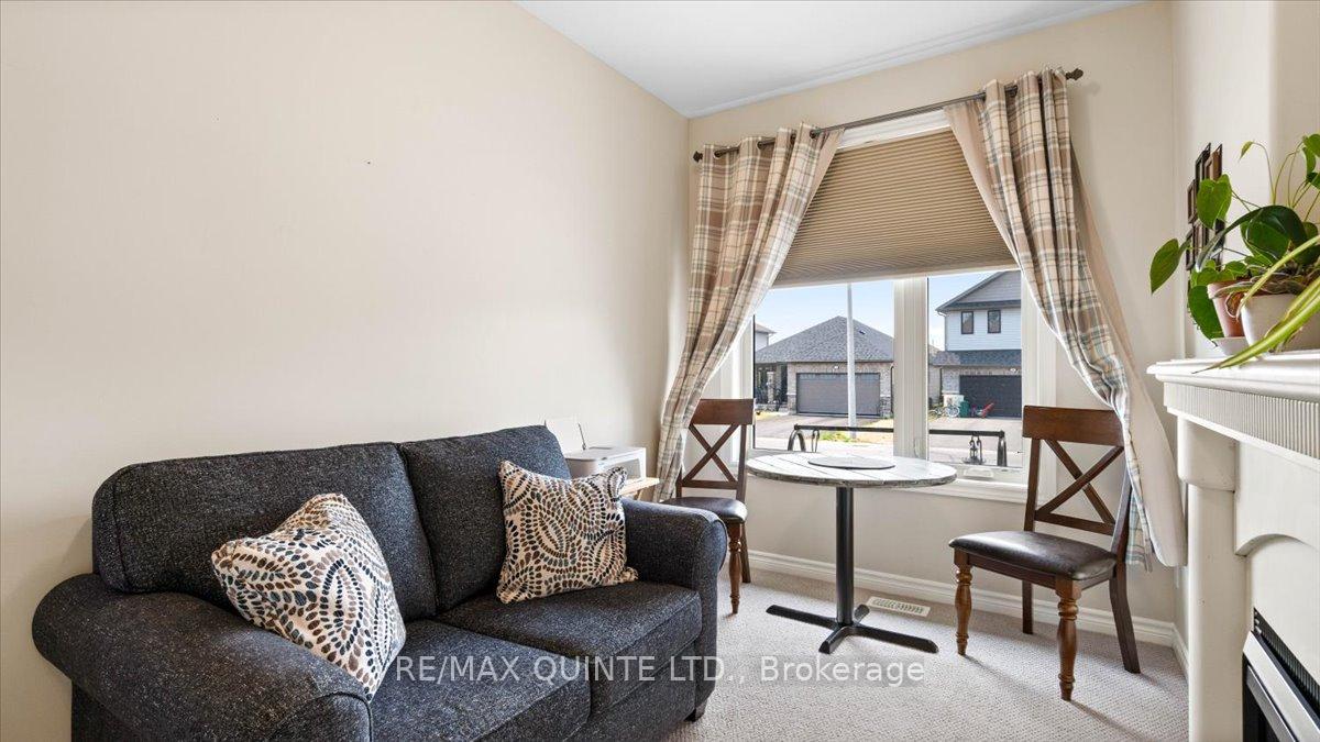 Photo 3 of 35 Cypress Drive, Belleville, Thurlow Ward — HOMEH