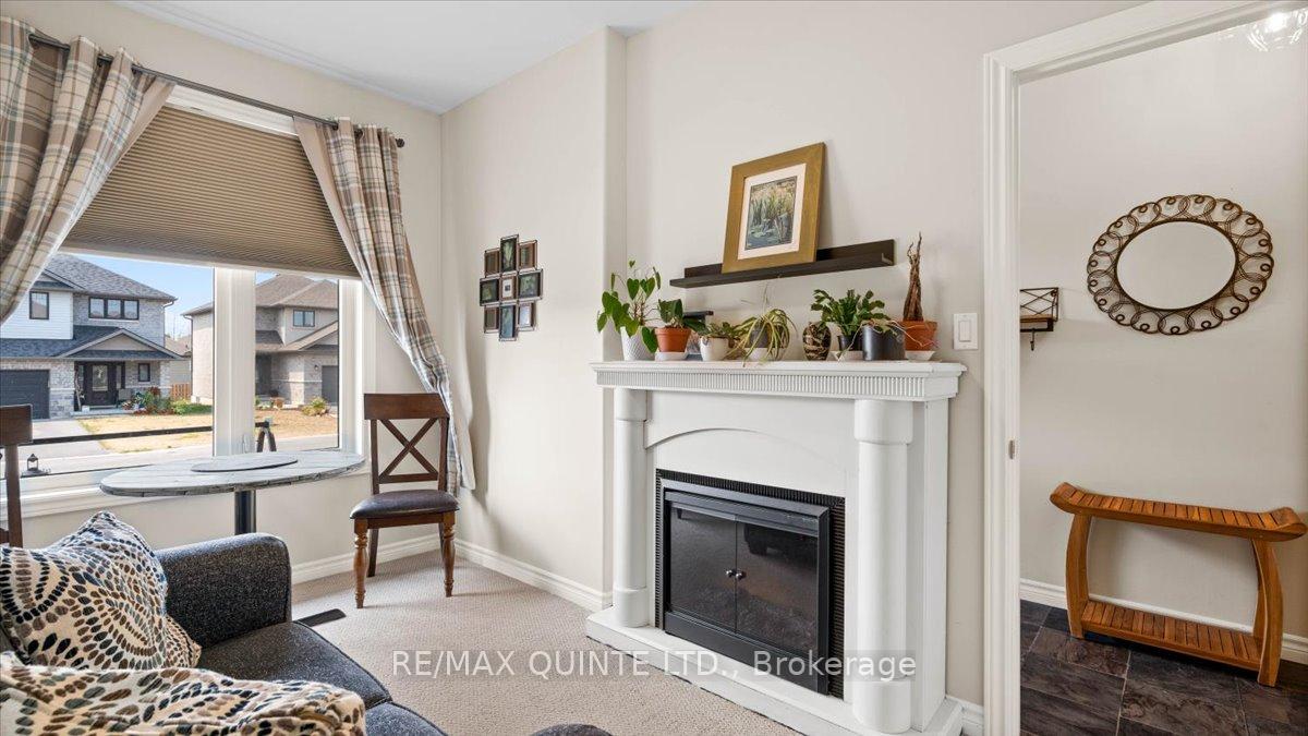 Photo 2 of 35 Cypress Drive, Belleville, Thurlow Ward — HOMEH