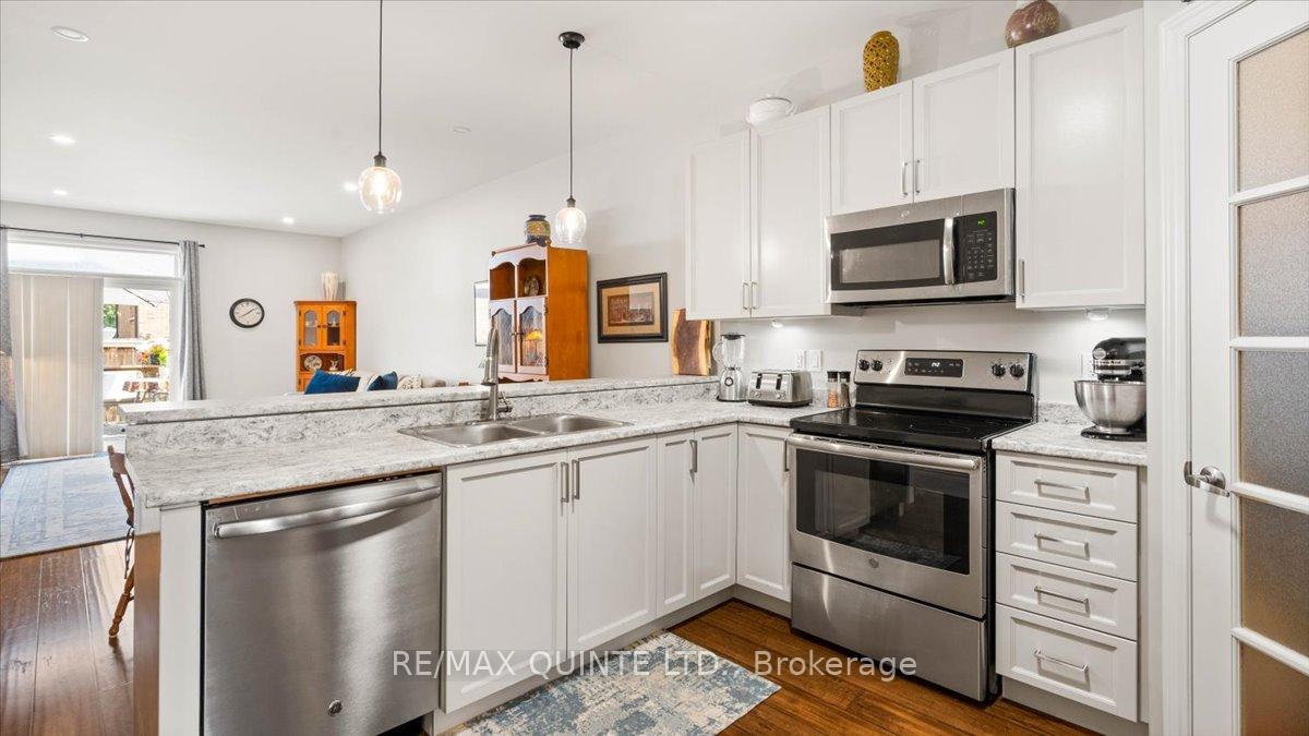 Photo 11 of 35 Cypress Drive, Belleville, Thurlow Ward — HOMEH