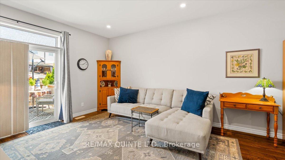 Photo 13 of 35 Cypress Drive, Belleville, Thurlow Ward — HOMEH