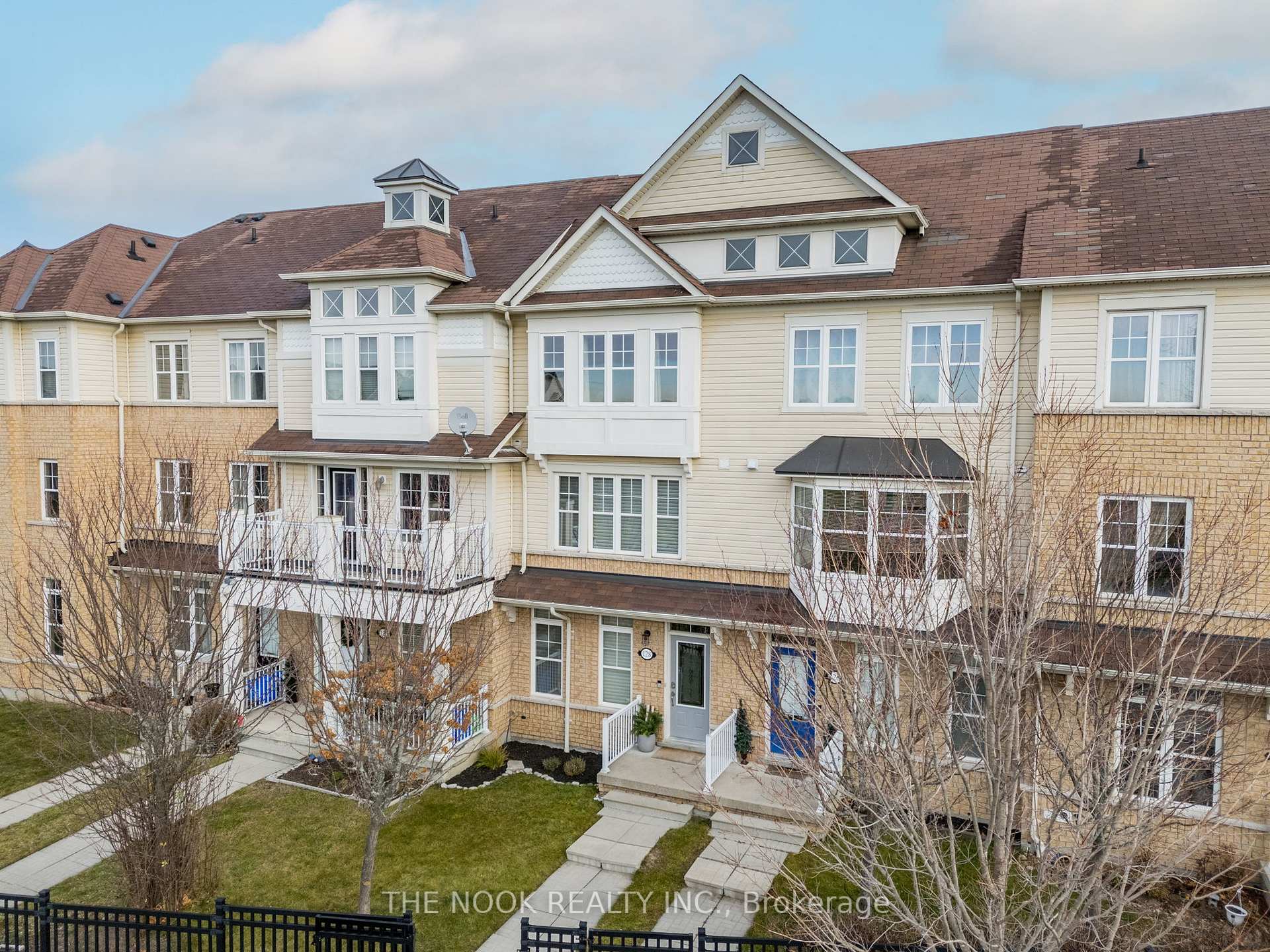 Photo 2 of 128 Harbourside Drive, Whitby, Port Whitby — HOMEH