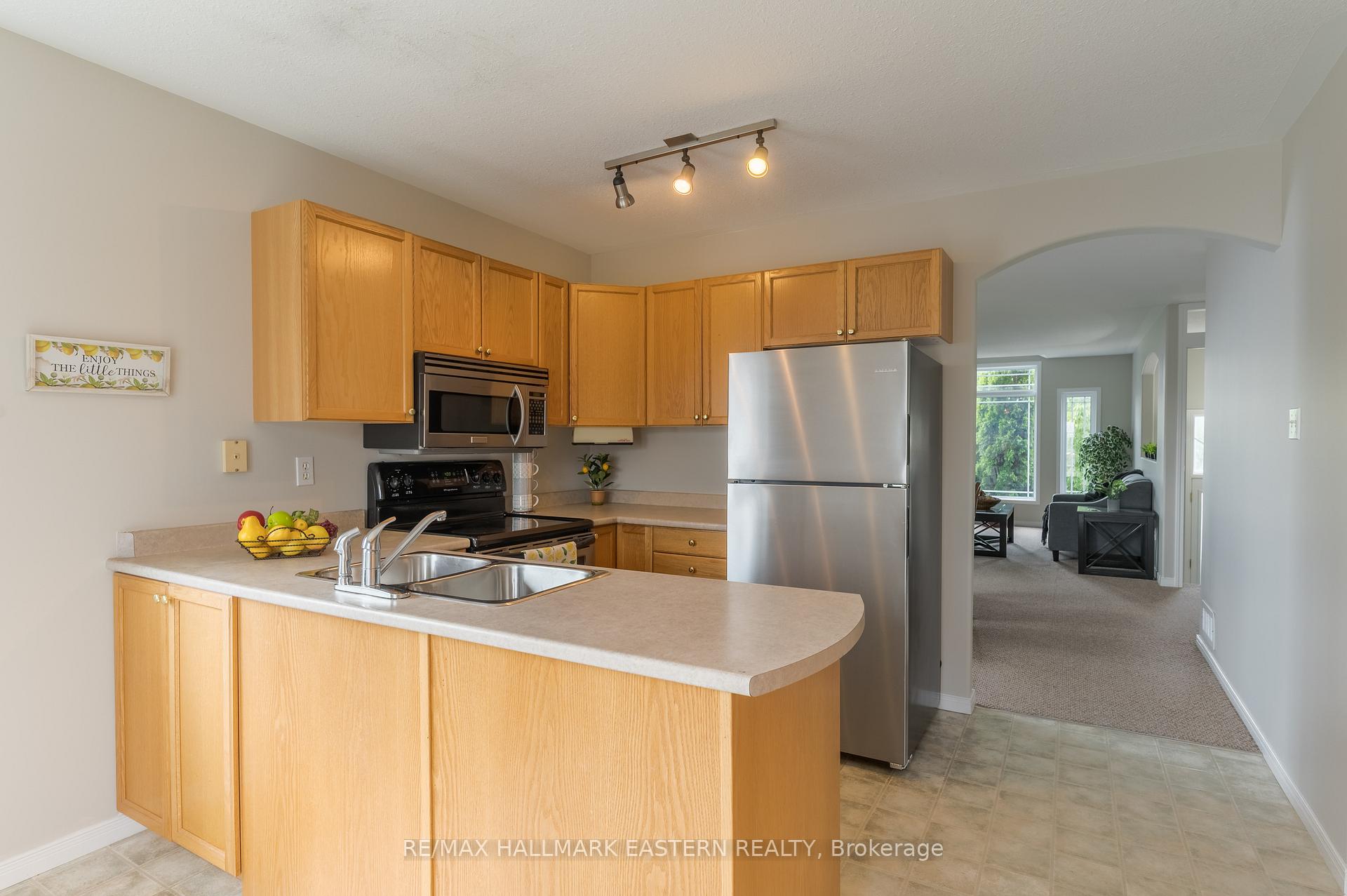 Photo 14 of 655 Trailview Drive, Peterborough, Ashburnham Ward 4 — HOMEH
