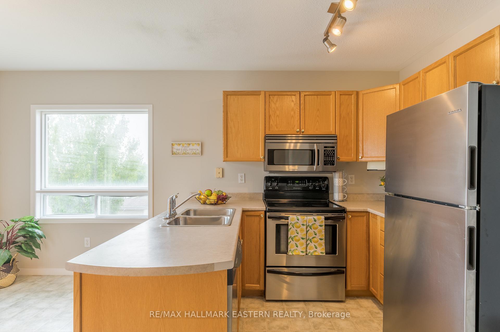 Photo 15 of 655 Trailview Drive, Peterborough, Ashburnham Ward 4 — HOMEH