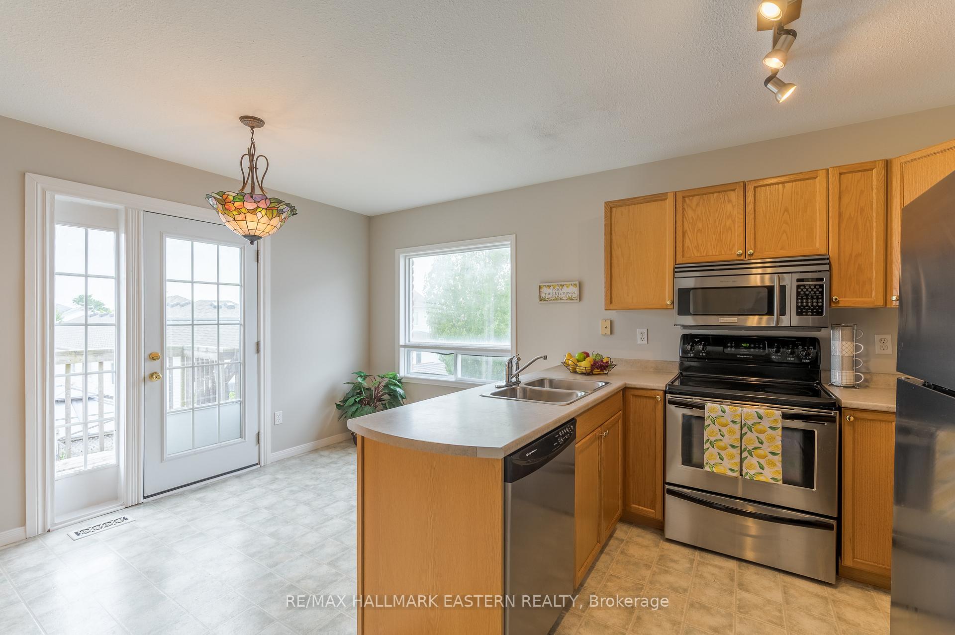Photo 16 of 655 Trailview Drive, Peterborough, Ashburnham Ward 4 — HOMEH