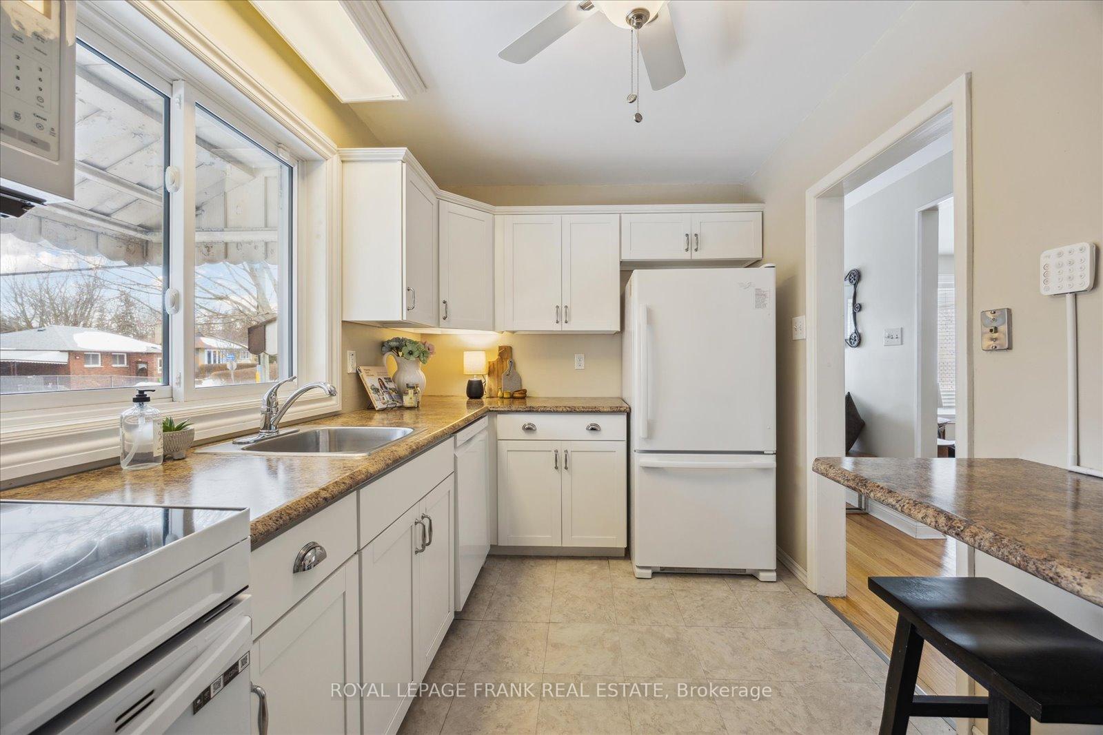 Photo 12 of 1199 Wecker Drive, Oshawa, Lakeview — HOMEH