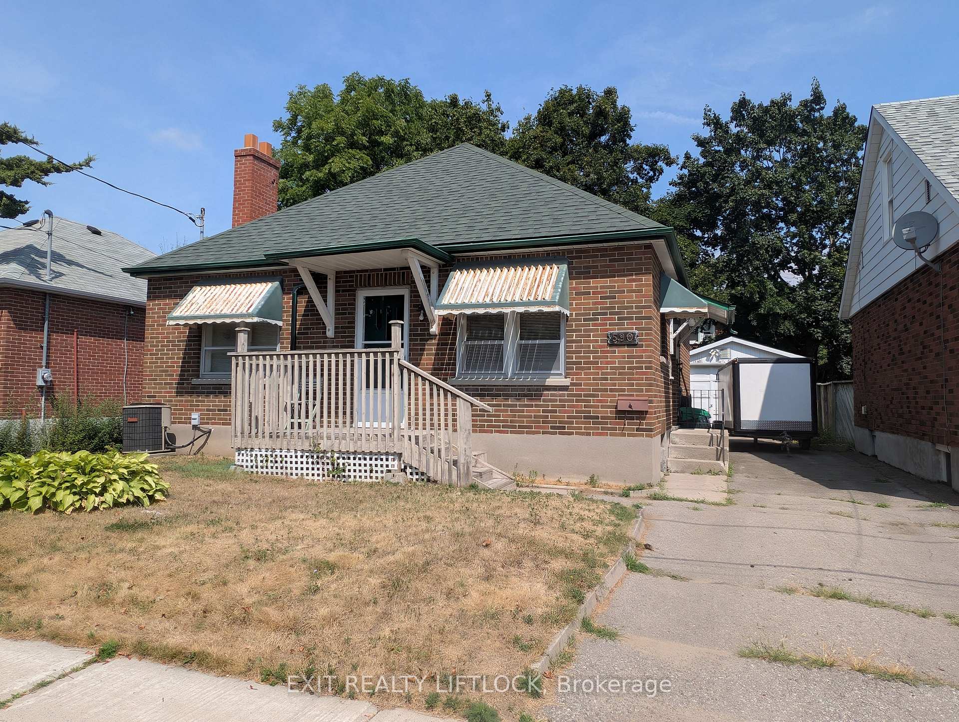 Front of 590 McCannan Avenue