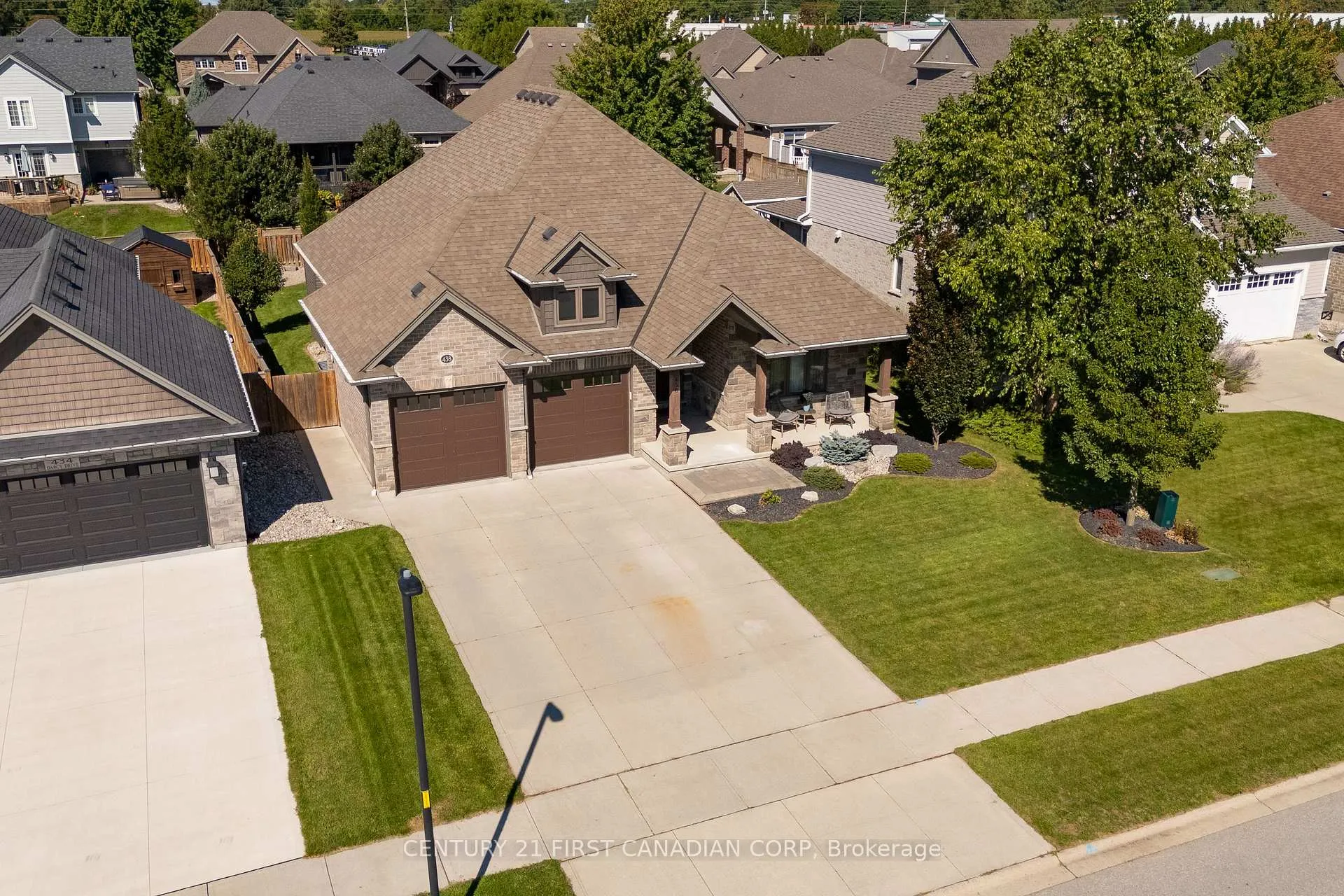 Photo 5 of 438 Darcy Drive, Strathroy-Caradoc, NE — HOMEH