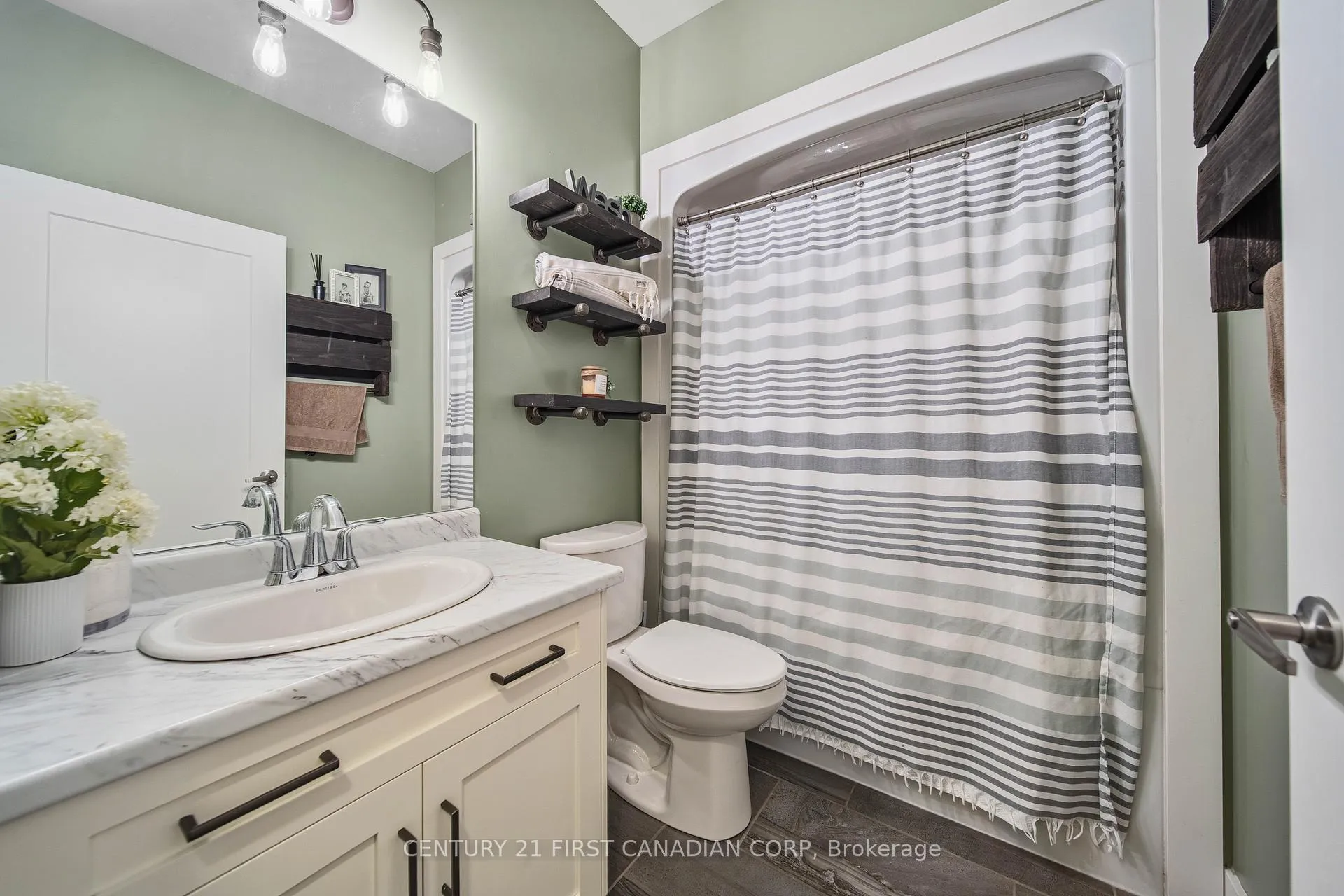 Photo 31 of 438 Darcy Drive, Strathroy-Caradoc, NE — HOMEH