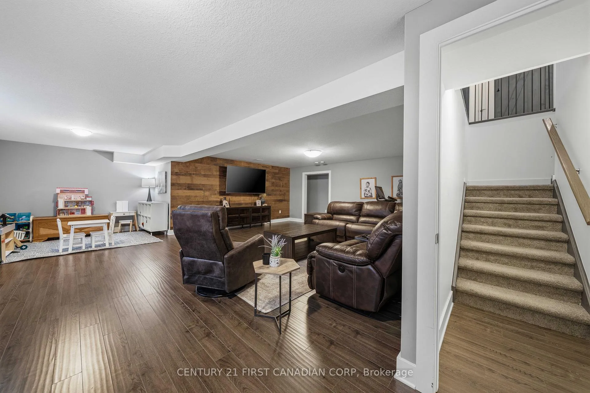 Photo 43 of 438 Darcy Drive, Strathroy-Caradoc, NE — HOMEH