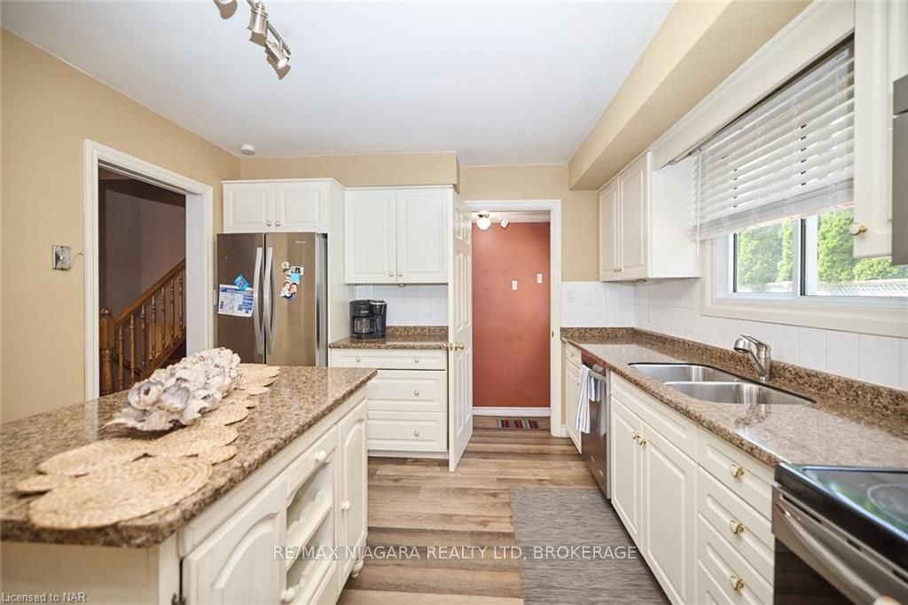 Photo 10 of 8 Wiltshire Boulevard, Welland, N. Welland — HOMEH