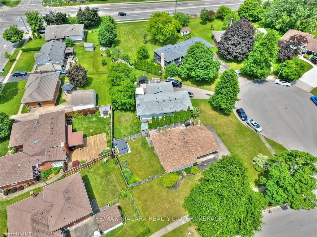 Photo 30 of 8 Wiltshire Boulevard, Welland, N. Welland — HOMEH