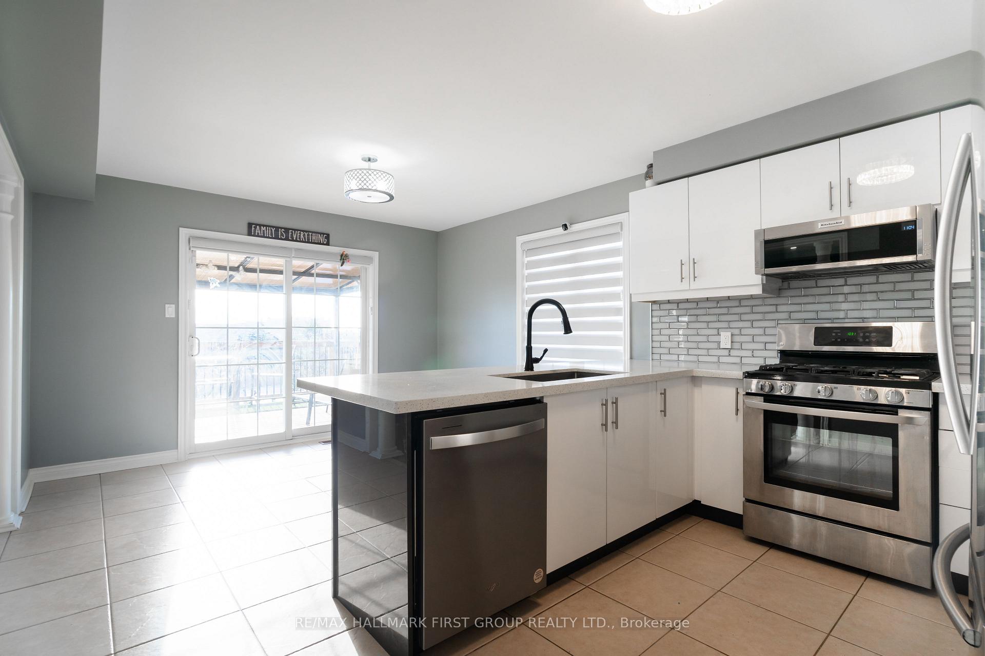 Photo 11 of 75 Tormina Boulevard, Whitby, Taunton North — HOMEH