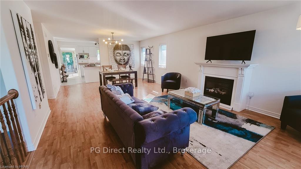 Photo 2 of 158 Wellbrook Boulevard, Welland, Prince Charles — HOMEH