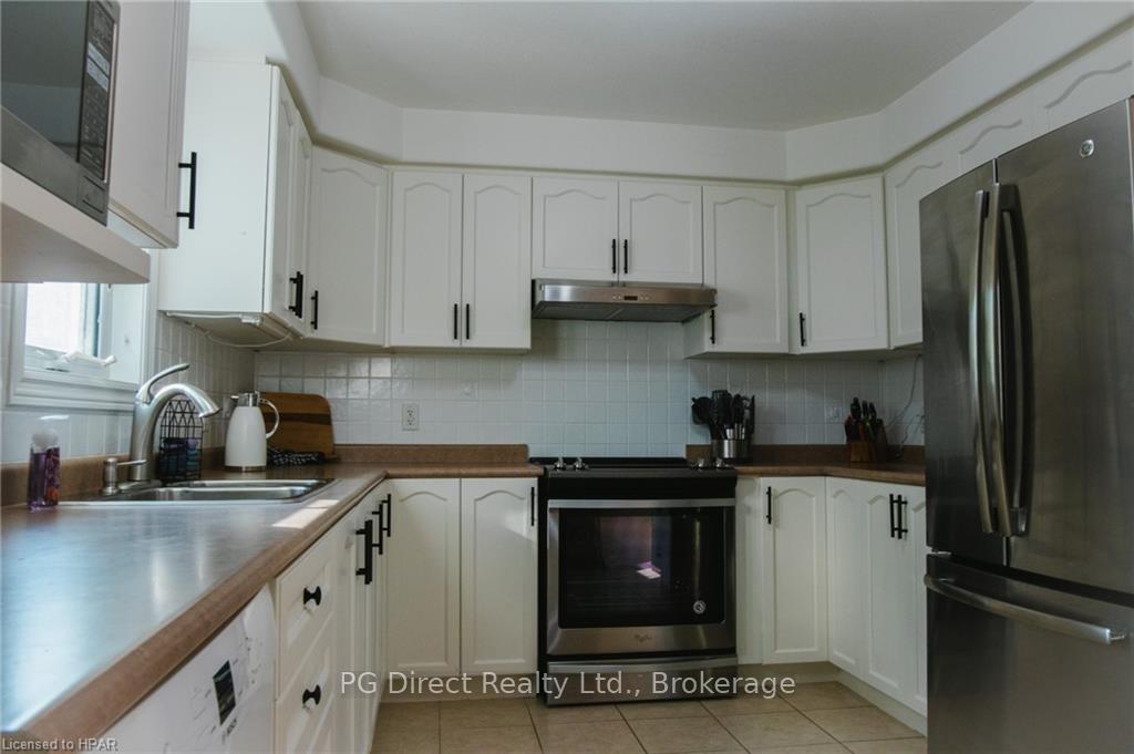 Photo 5 of 158 Wellbrook Boulevard, Welland, Prince Charles — HOMEH