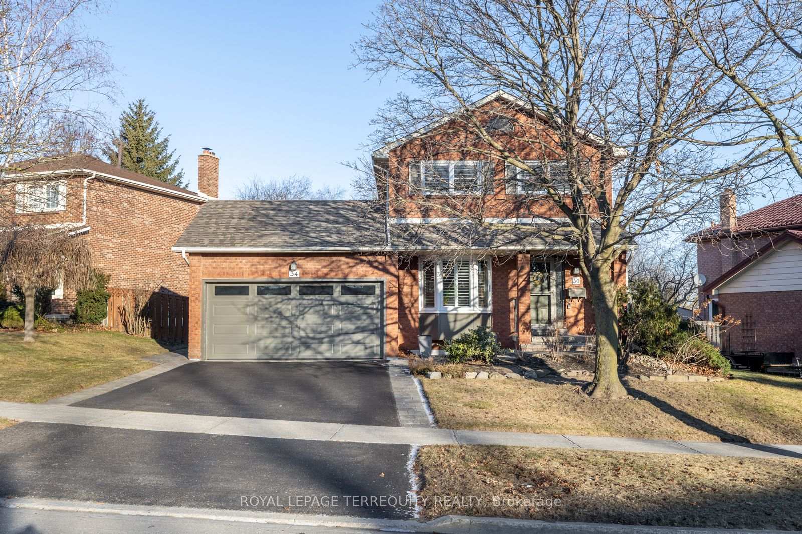 Photo 2 of 34 Canadian Oaks Drive, Whitby, Blue Grass Meadows — HOMEH